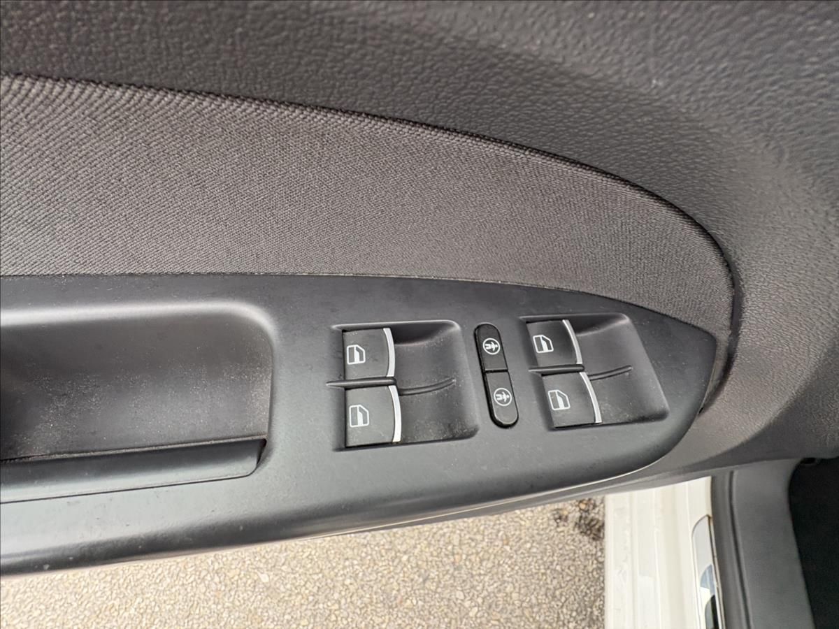 Volkswagen Touran, 2,0 TDi 103kW Xen,Pano,Nez.top - fotka 4