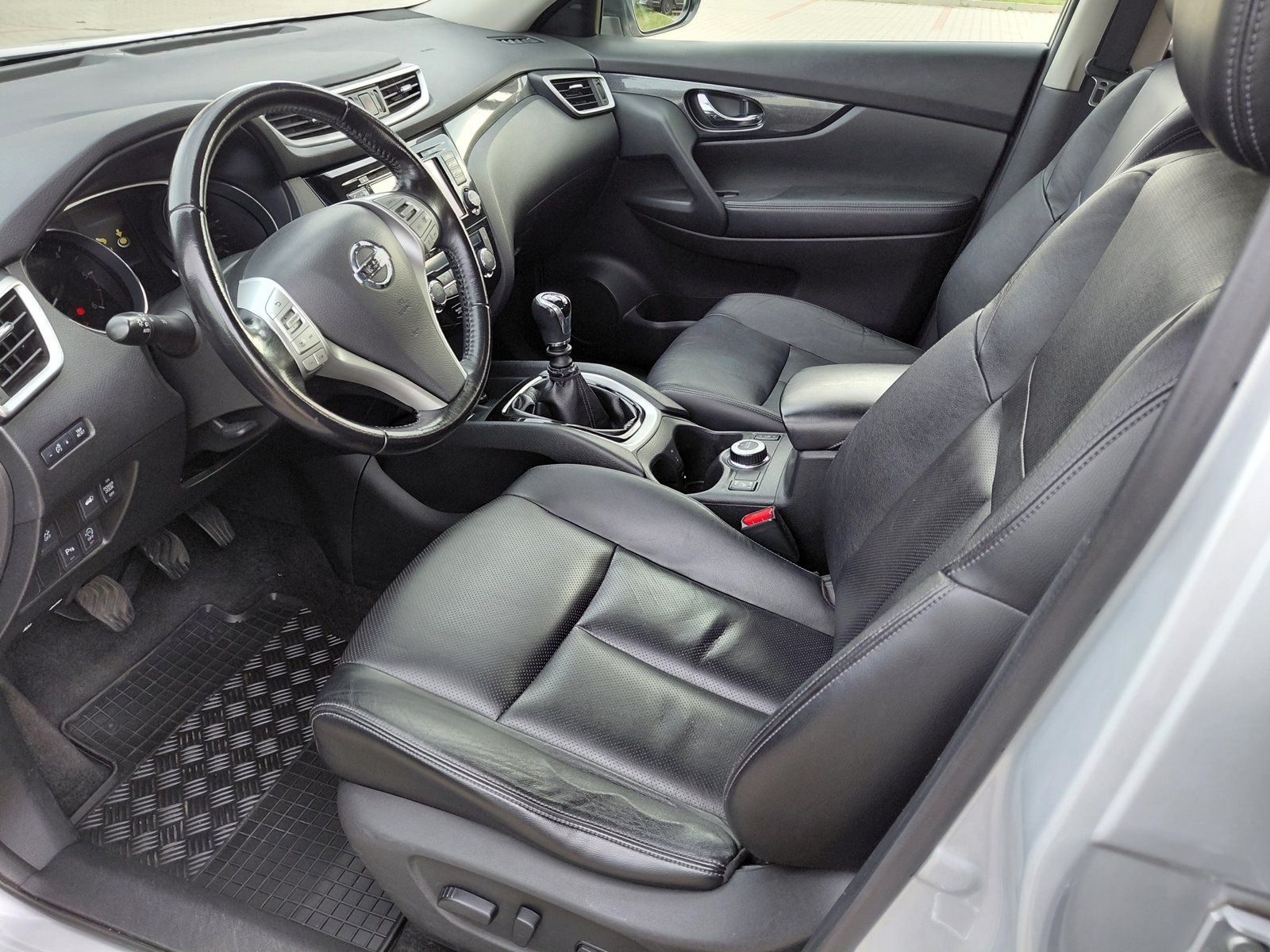 Nissan X-Trail, 1.6 dCi 4WD Tekna + NC - fotka 6