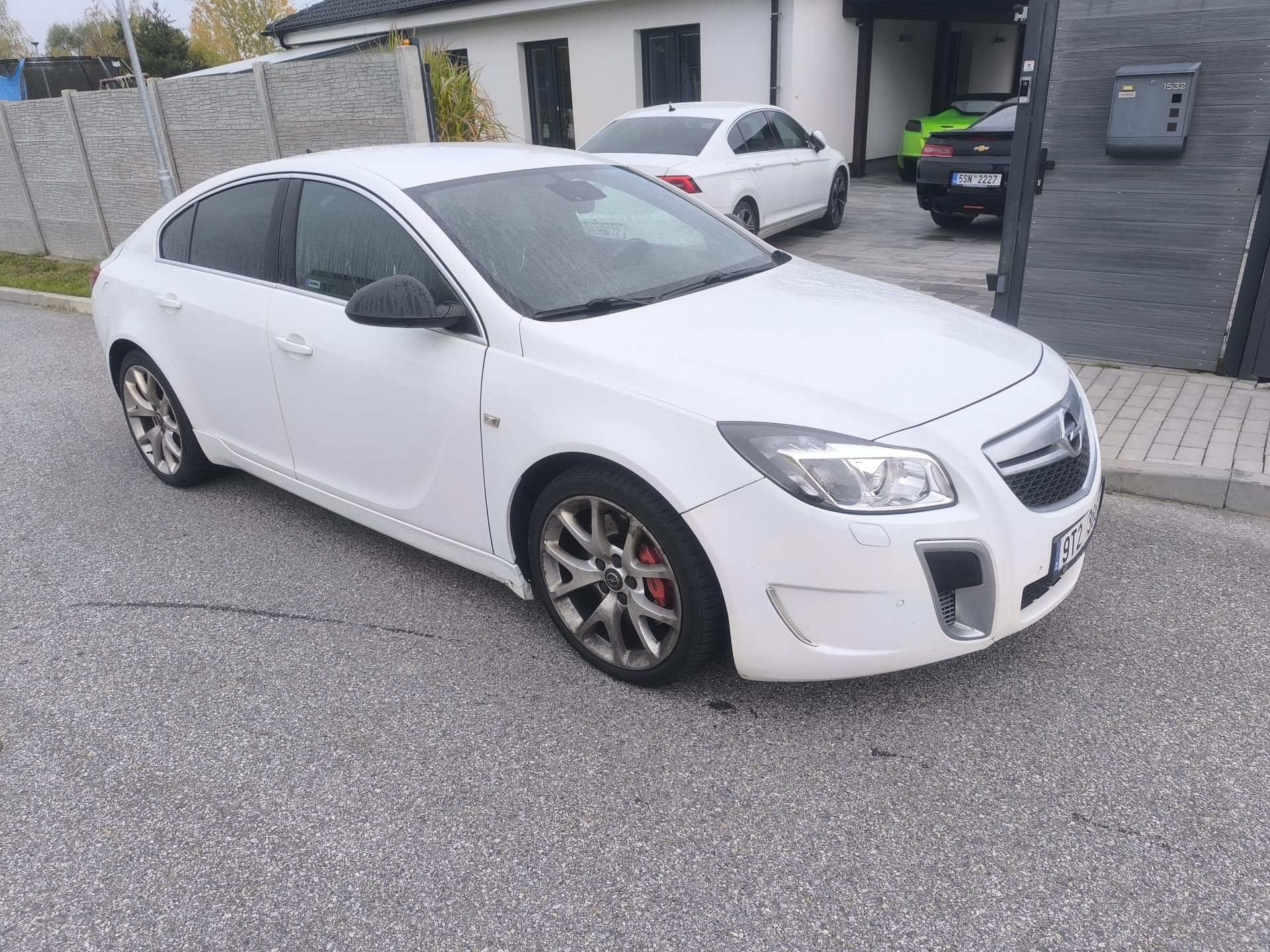 Opel Insignia, OPC 2,8BITURBO 360K,4X4,VÝBAVA