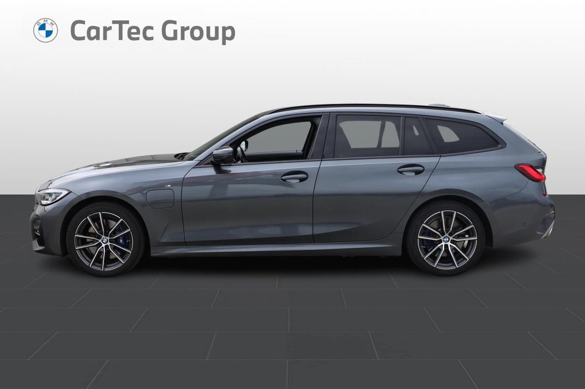 BMW Řada 3, 330e xDrive Touring - fotka 3