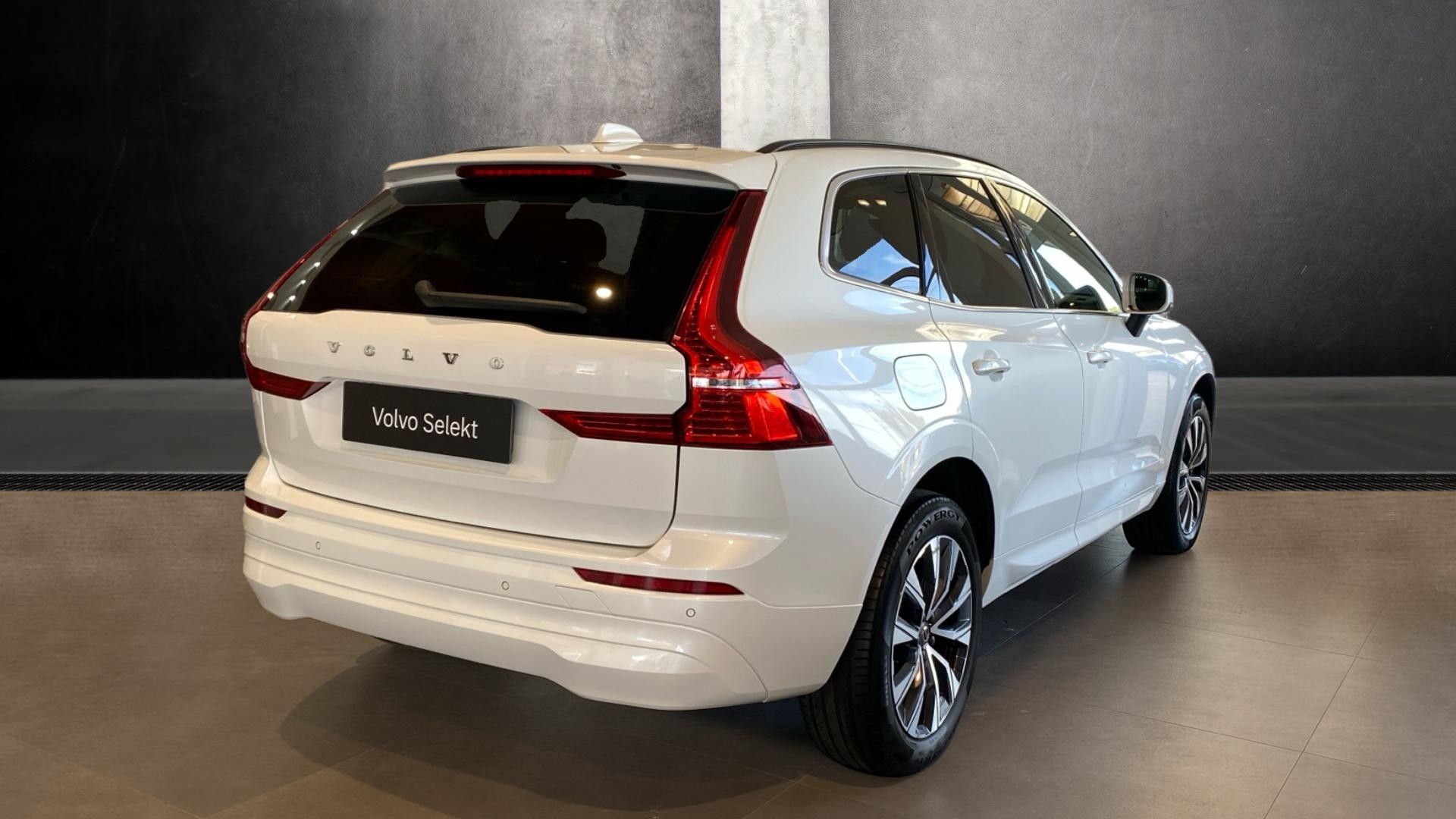 Volvo XC60, MOMENTUM PRO, B4 AWD, 145+10 k - fotka 3