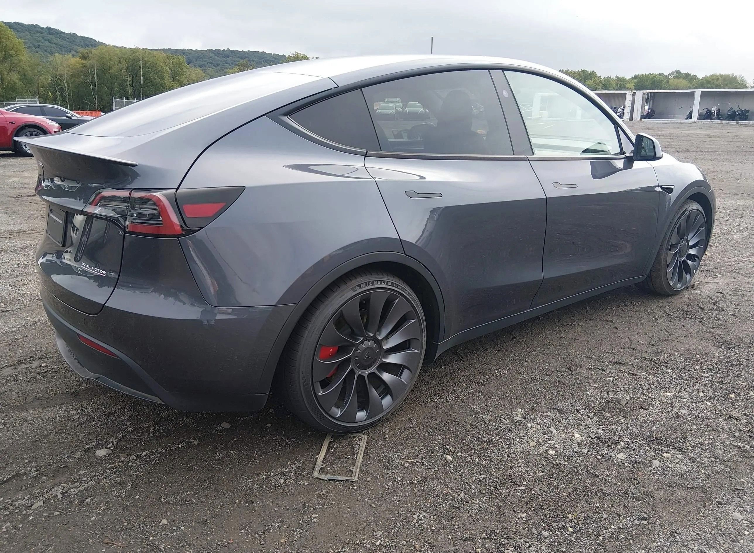 Tesla Model Y, Auto na cestě - fotka 4