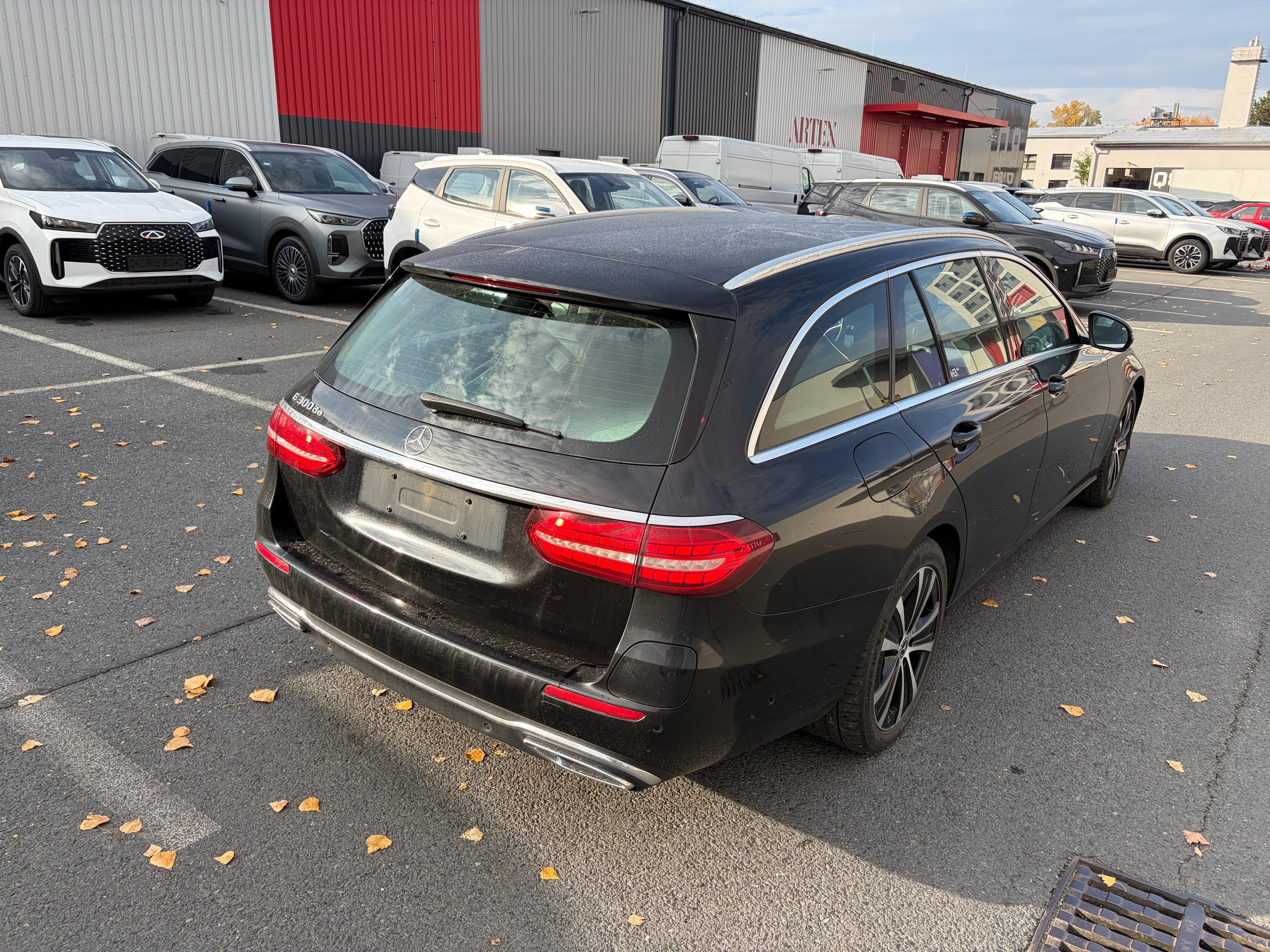 Mercedes-Benz Třídy E, 300 De Business - fotka 3