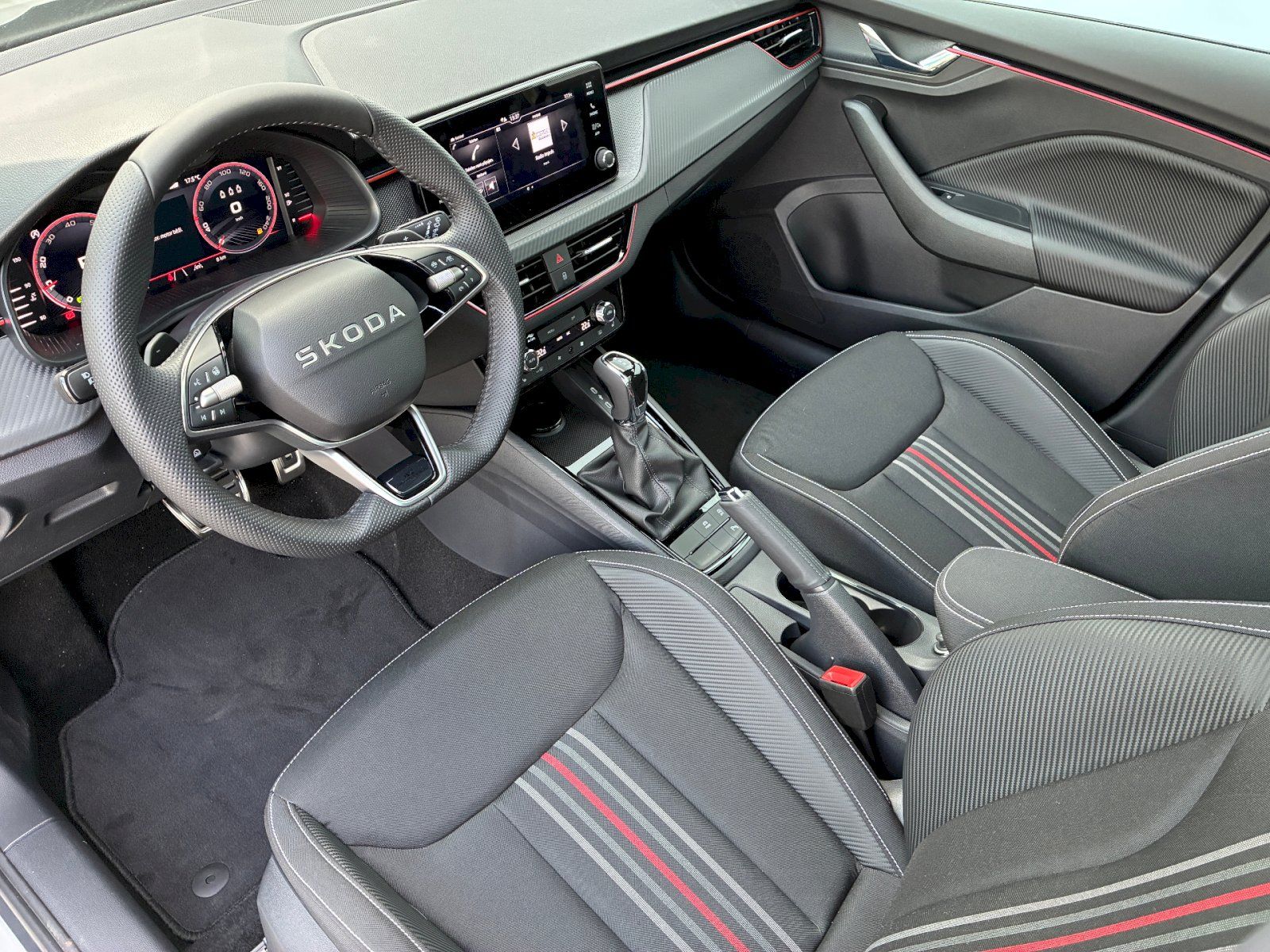 Škoda Kamiq, 1,0 TSI / 85 kW Monte Carlo DS - fotka 5