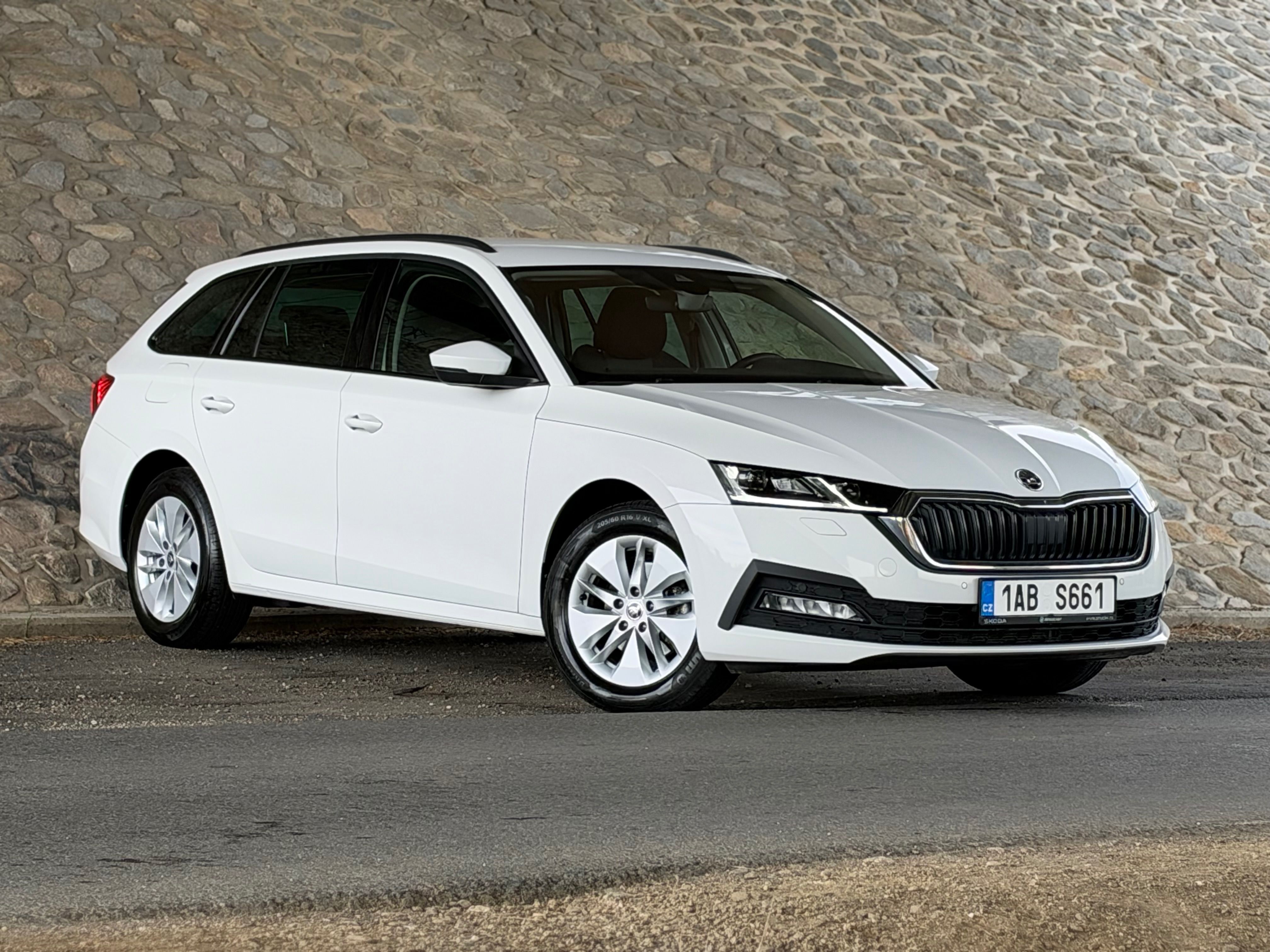 Škoda Octavia, 2.0 TDI Ambition+ Combi Matrix - fotka 3