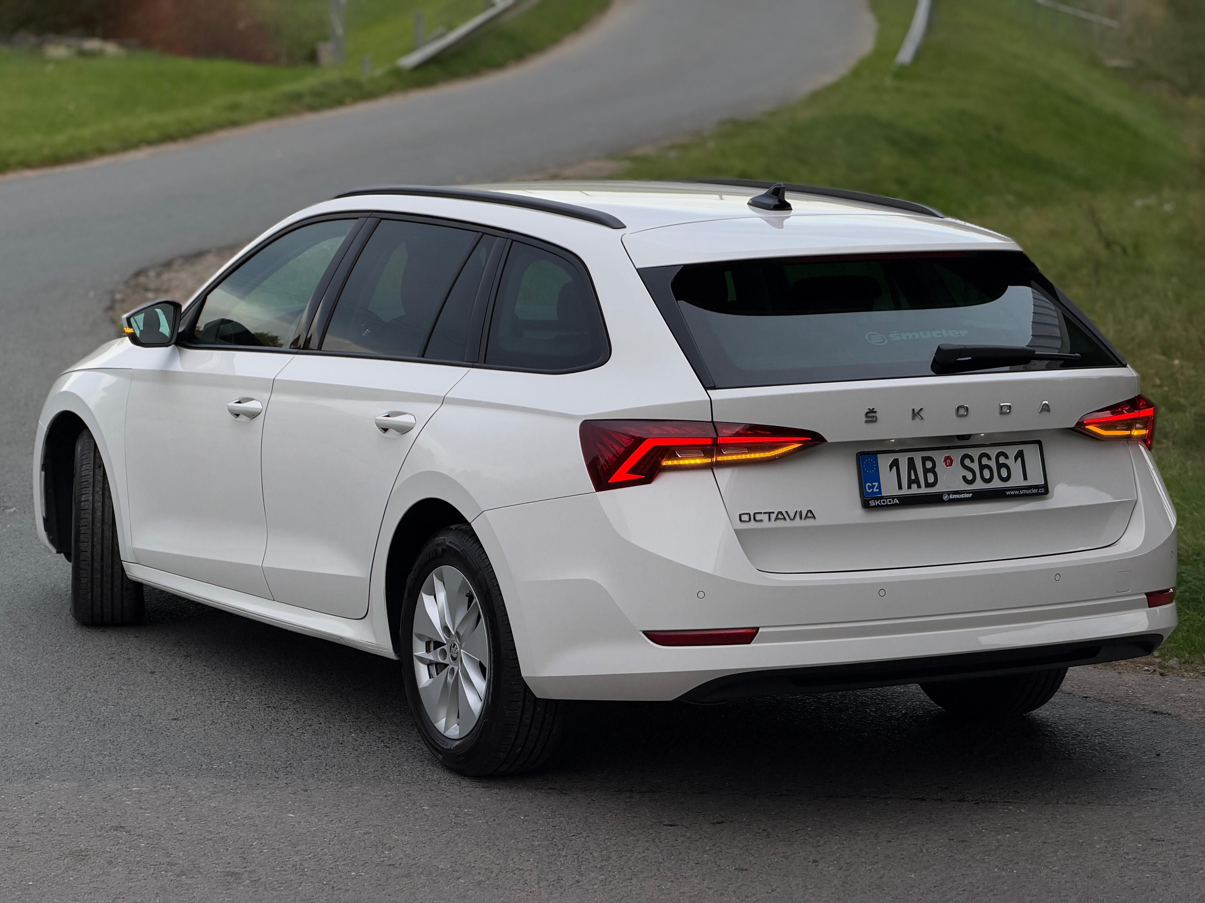 Škoda Octavia, 2.0 TDI Ambition+ Combi Matrix - fotka 5