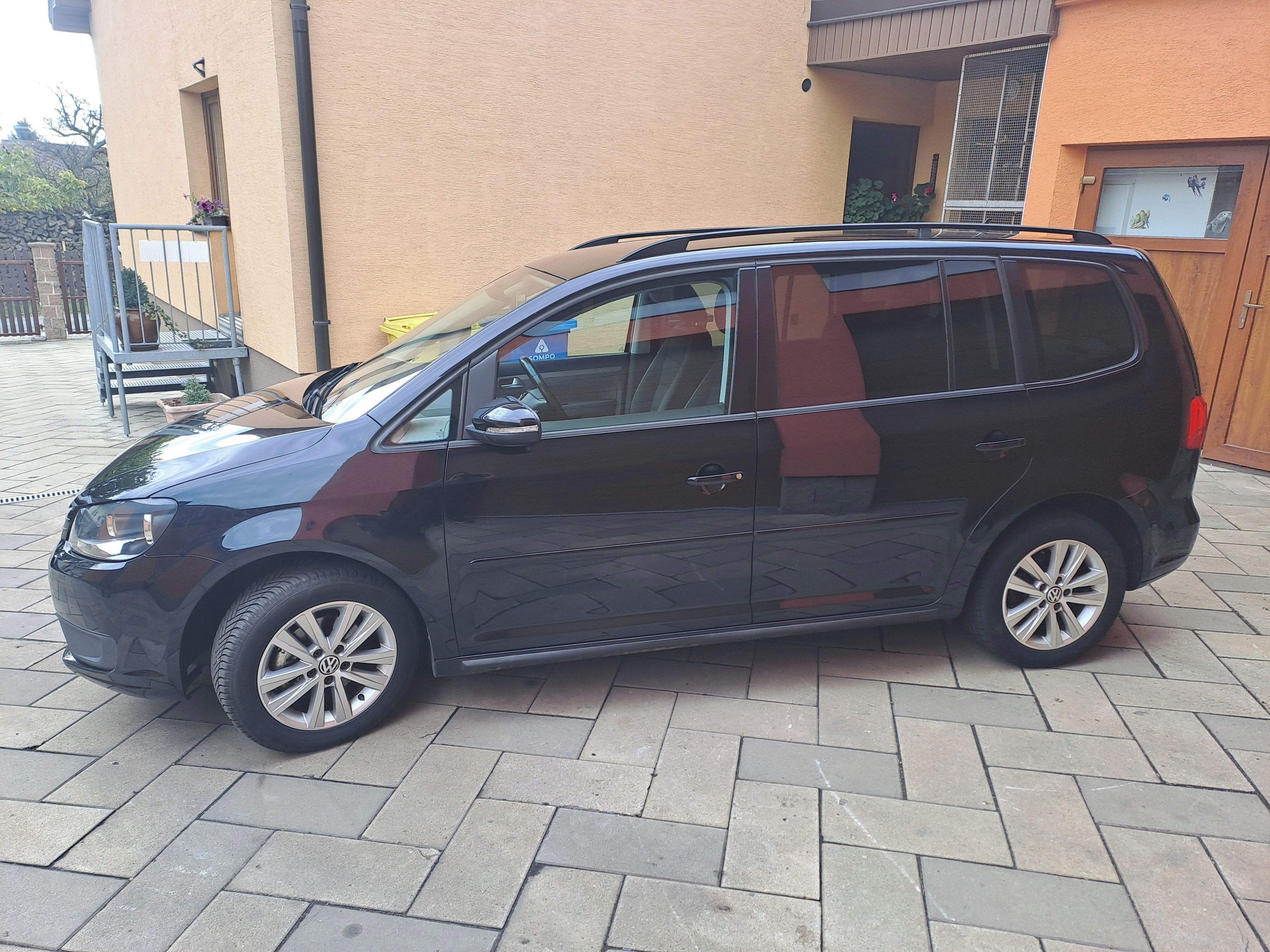 Volkswagen Touran, 1,4 TSI 103 KW   7 sedaček - fotka 2