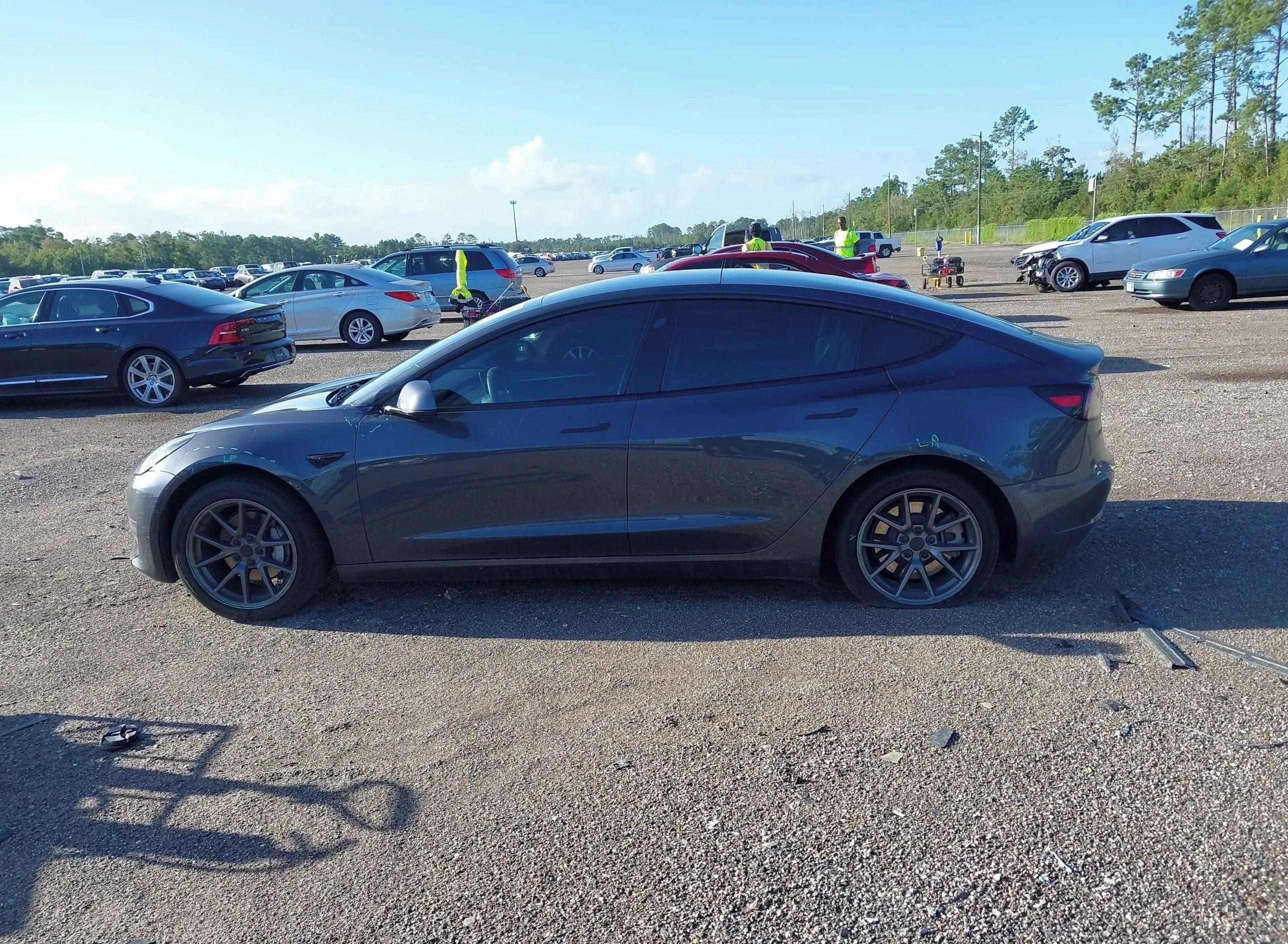 Tesla Model 3, Auto na cestě - fotka 4