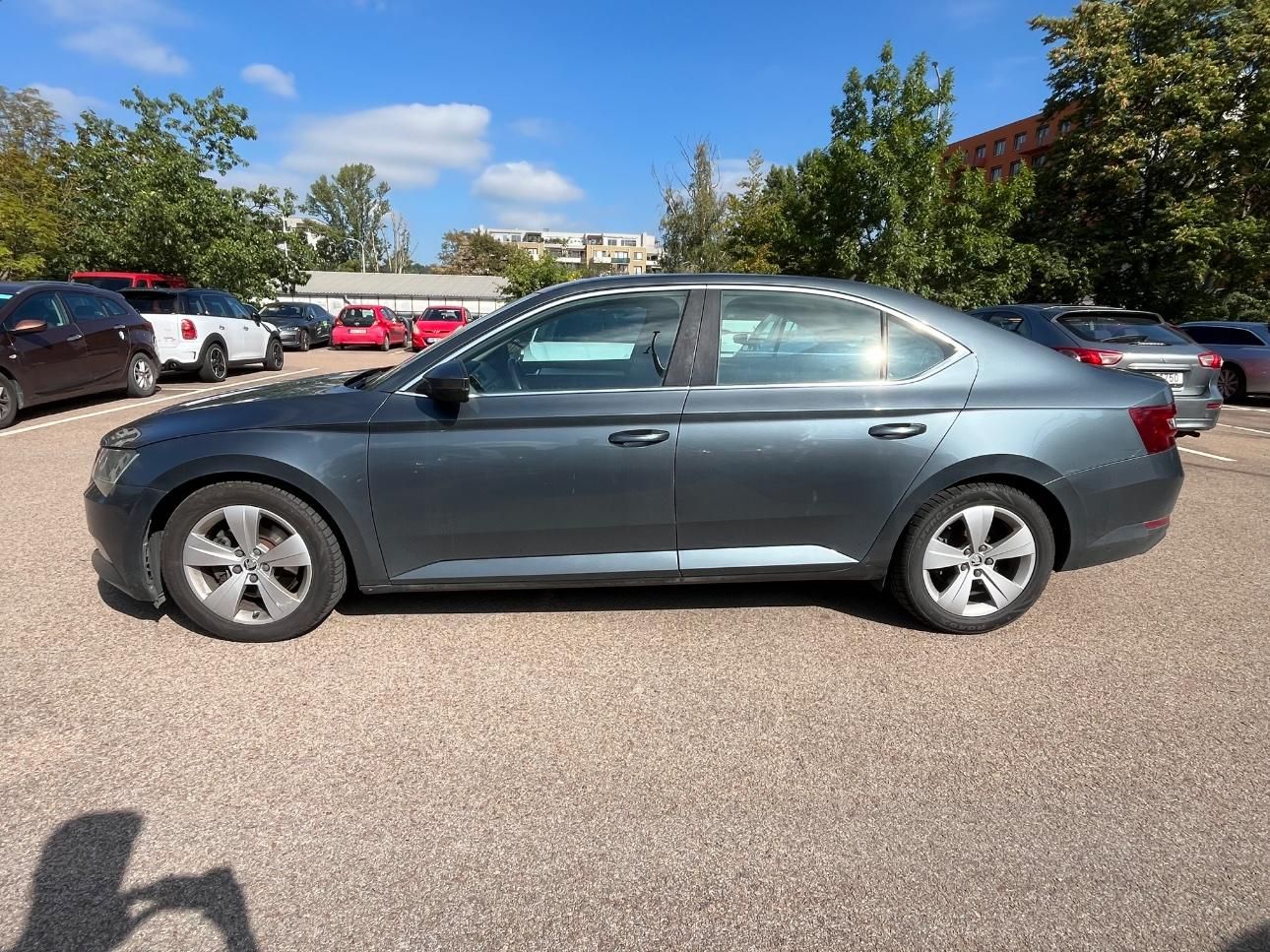 Škoda Superb - fotka 2