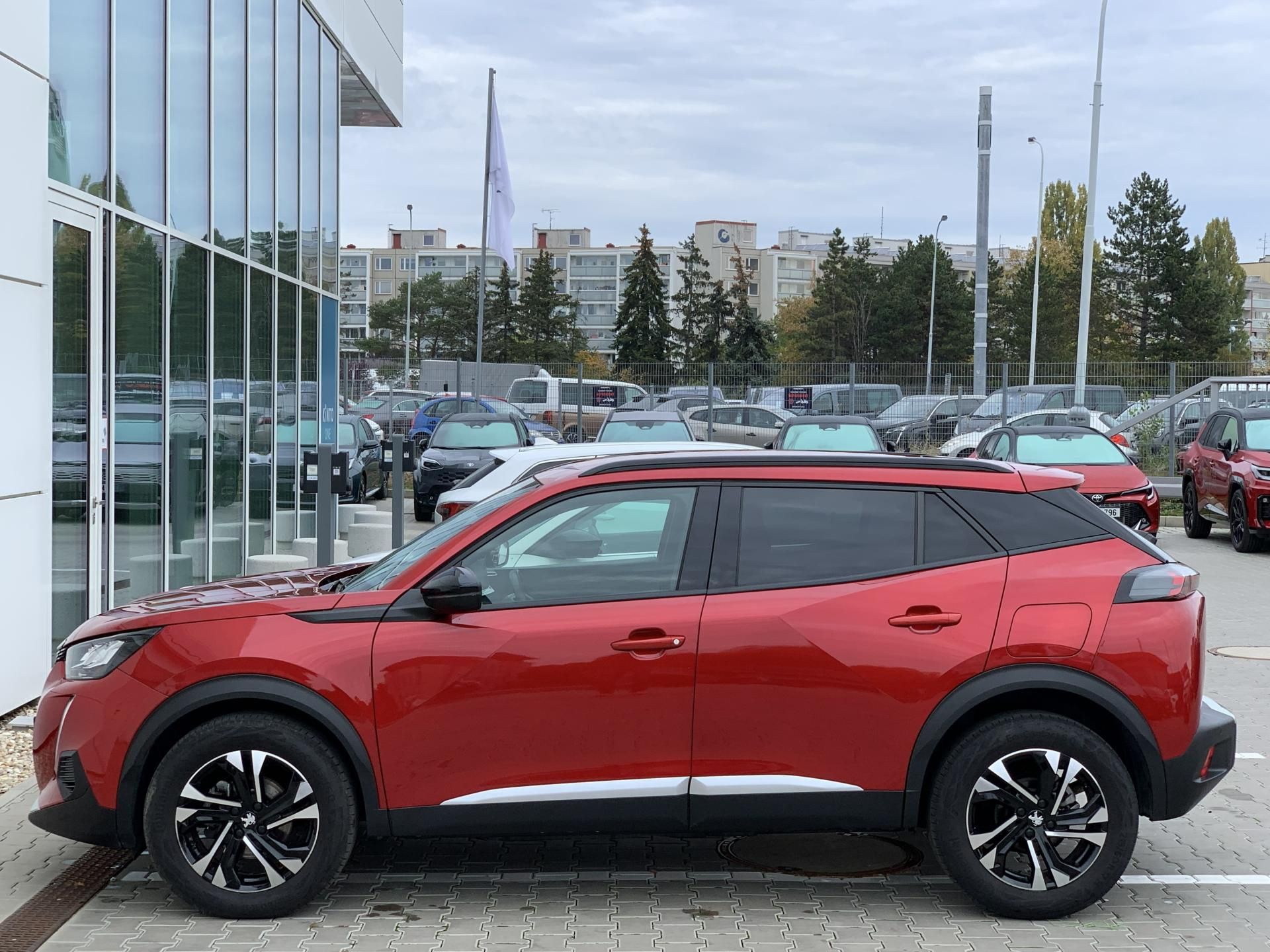 Peugeot 2008, ALLURE 1.2 PureTech 74kW MAN6 - fotka 4
