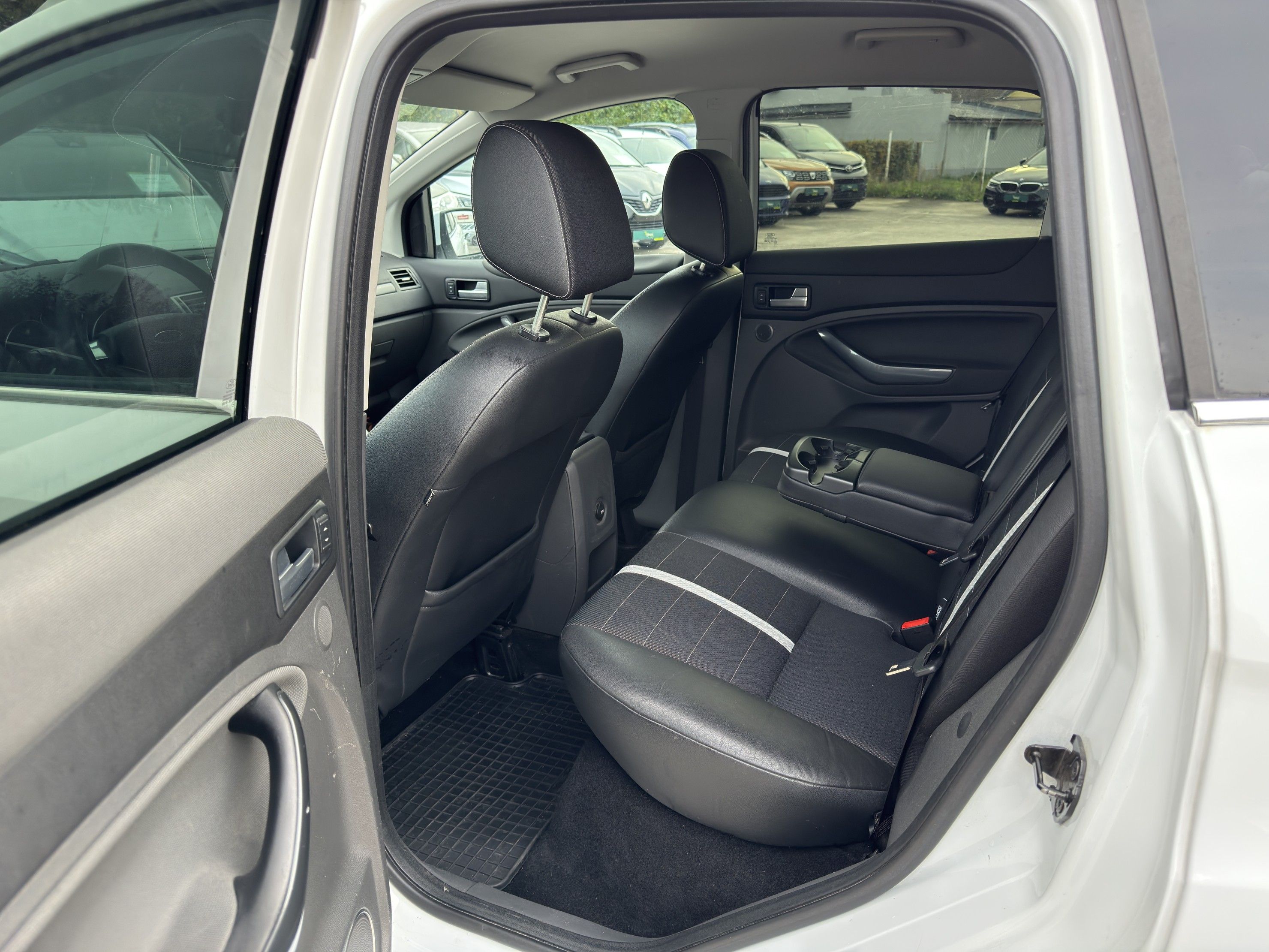 Ford Kuga, 2.0 TDCi 100 kW Titanium 4x4 - fotka 6