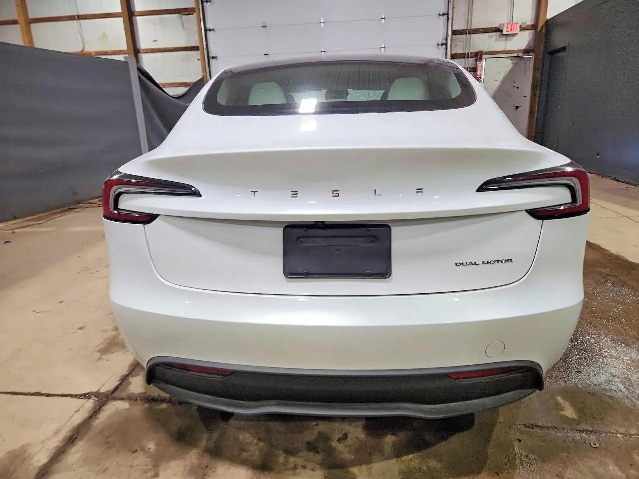 Tesla Model 3, Auto na cestě - fotka 6