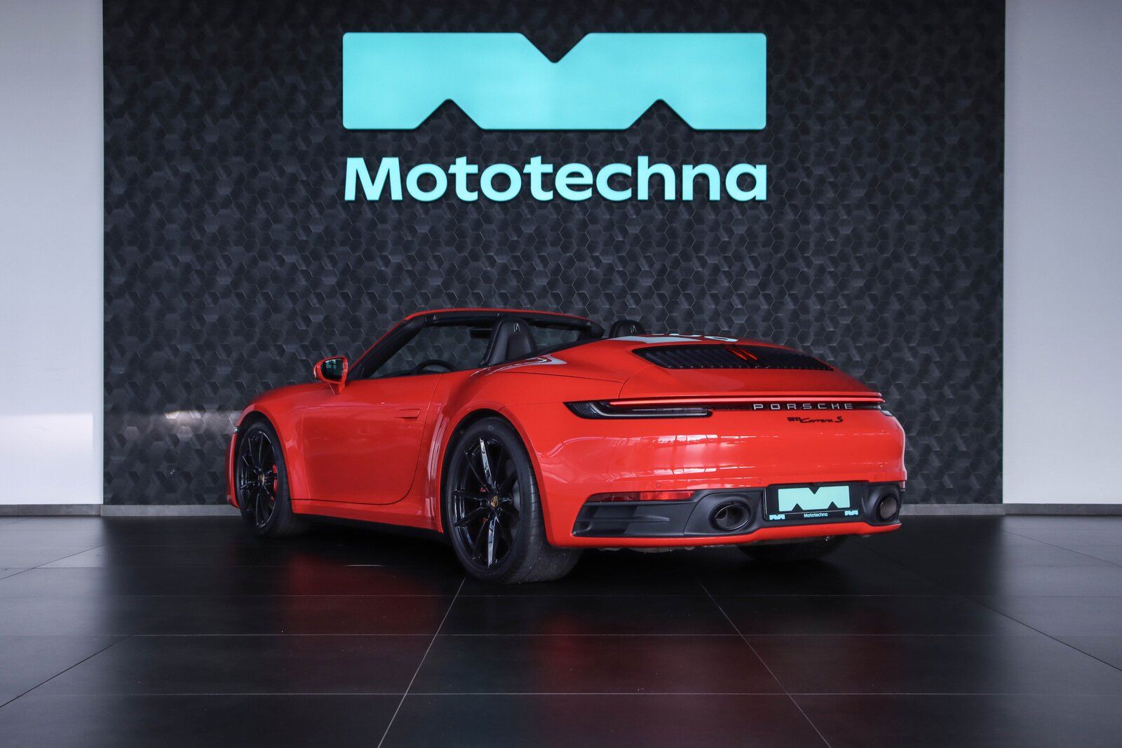 Porsche 911, Carrera S, Sport Chrono Paket - fotka 3