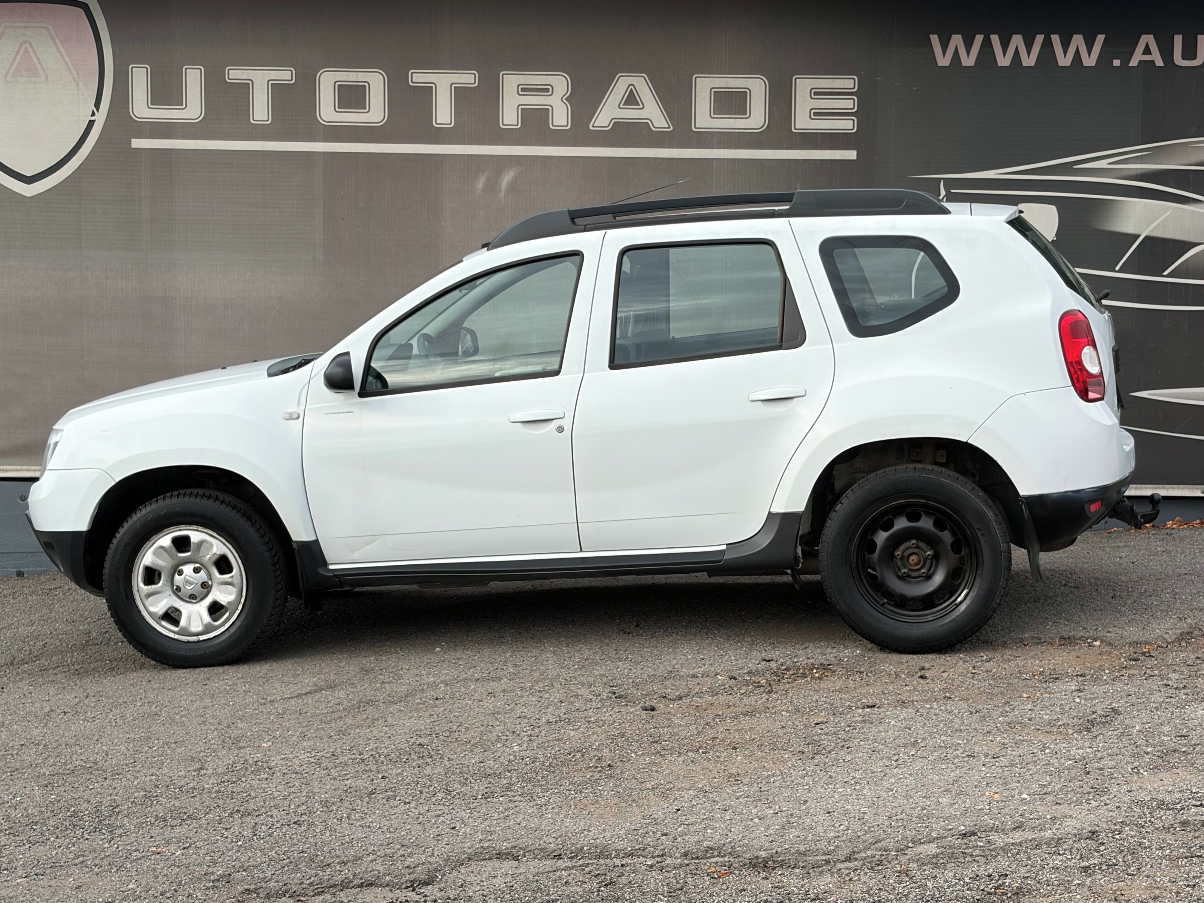 Dacia Duster, 1.6i 77kW, 4x4,1.maj., Tažné - fotka 2