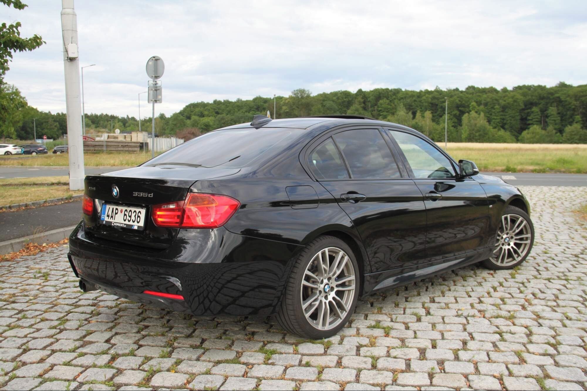 BMW Řada 3, BMW 335xd,230kw,M-Paket,R19 - fotka 5