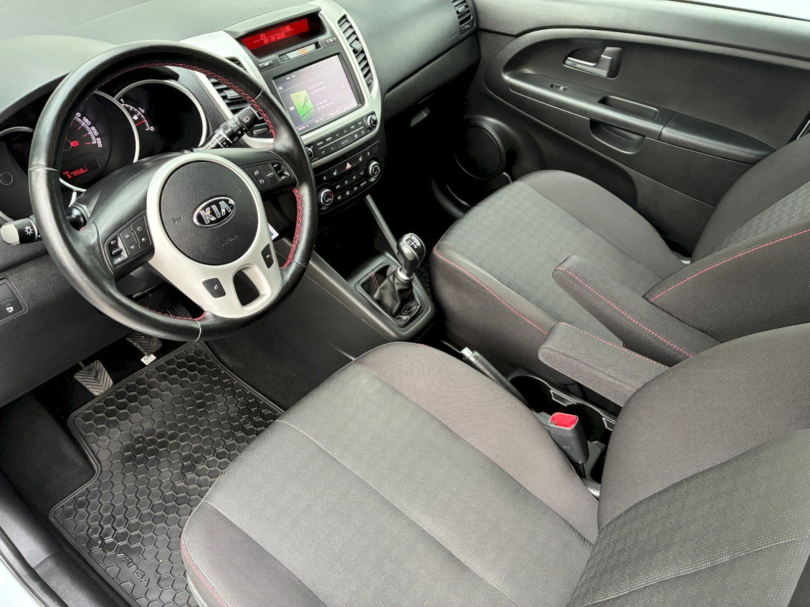 Kia Venga, 1,4 CVVT / 66 kW Exclusive - fotka 5