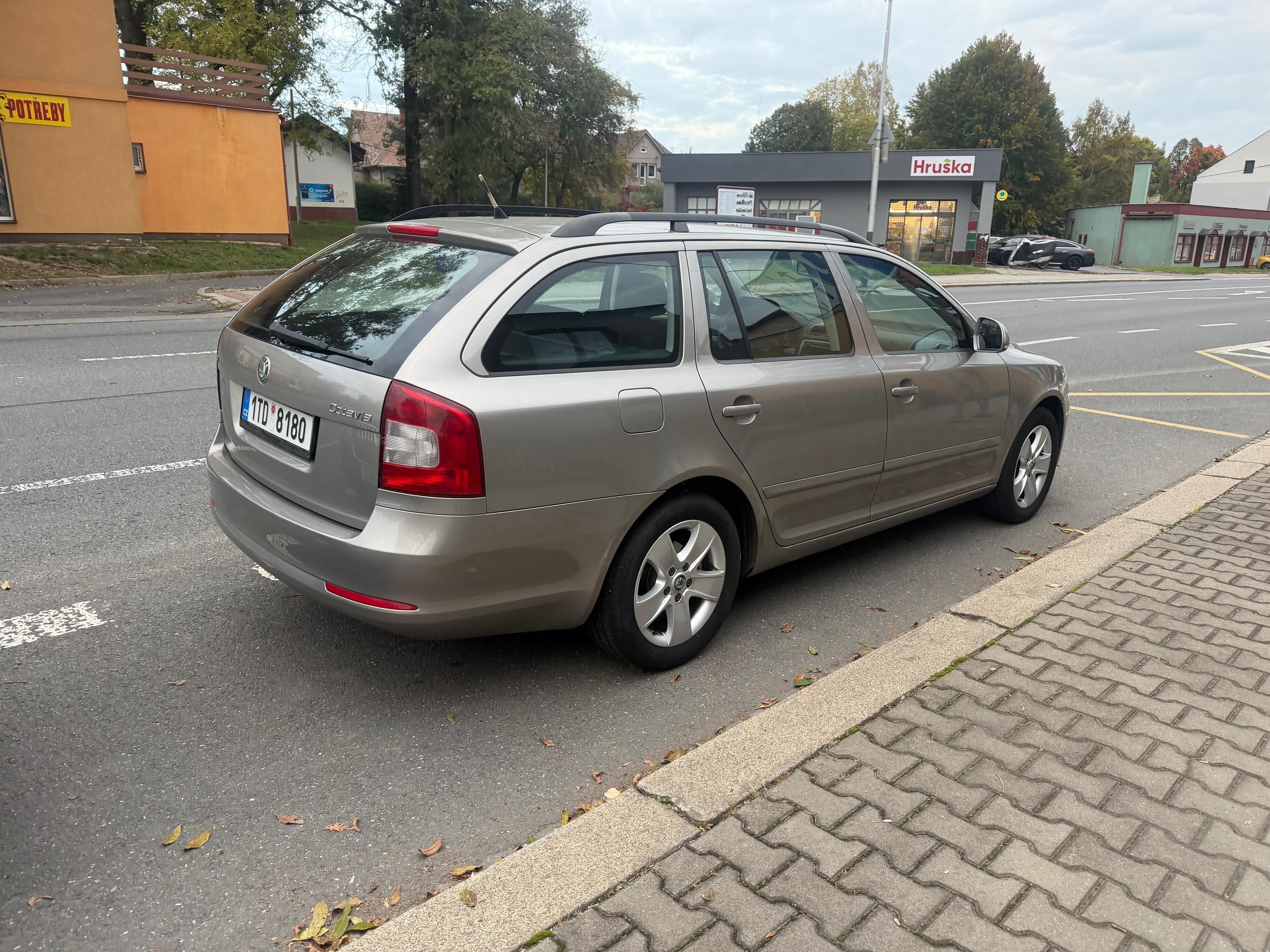 Škoda Octavia, 2 Facelift 1.6tdi velký servis - fotka 4