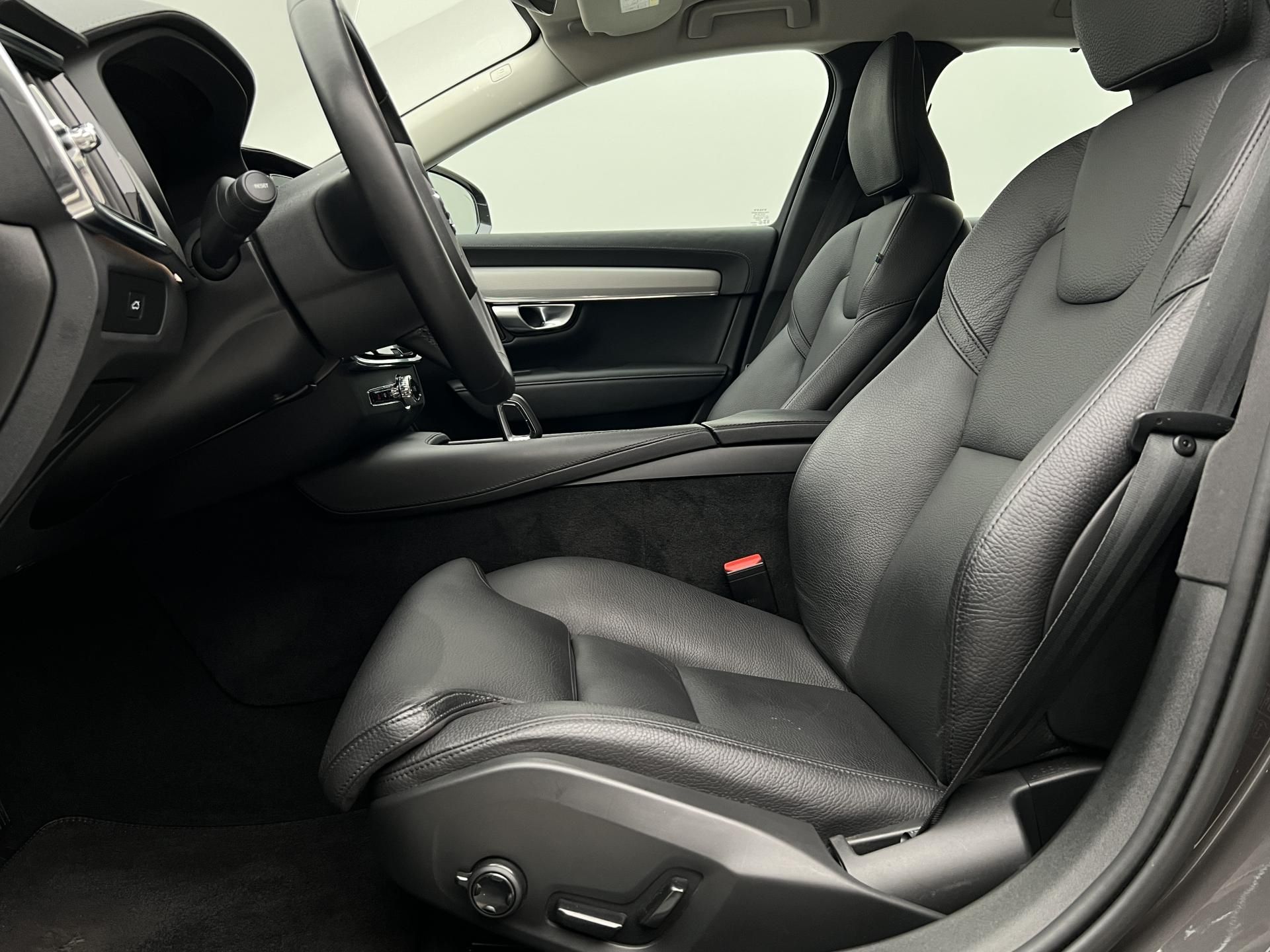 Volvo V90, B4 BRIGHT PLUS CZ 1. maj. - fotka 3