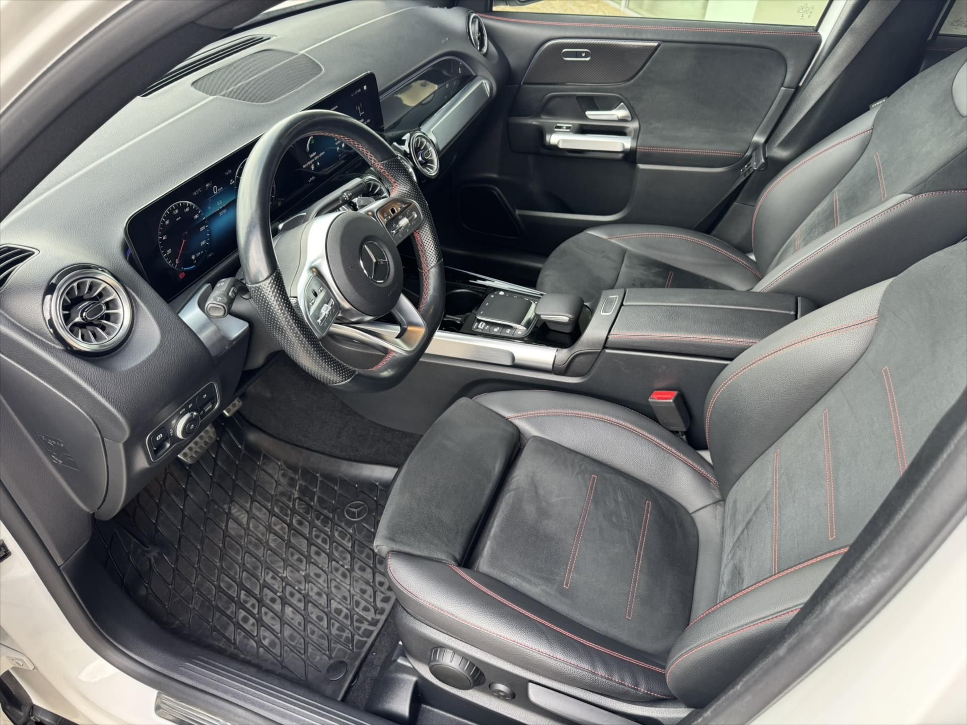 Mercedes-Benz GLB, 2,0   GLB 200d 4MATIC AMG line - fotka 6