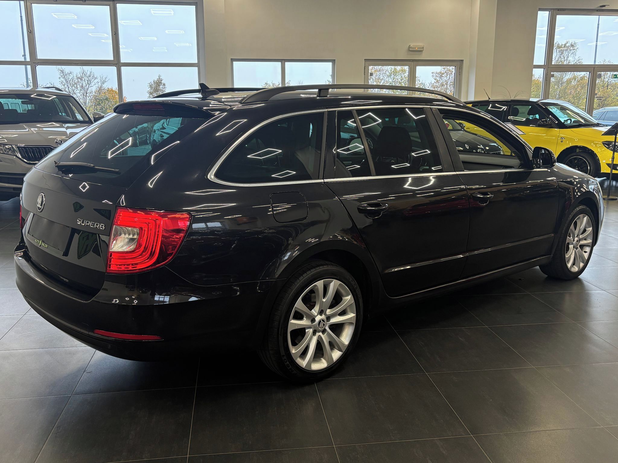 Škoda Superb, 2.0TDI DSG 103kW Xenon, Servis - fotka 5