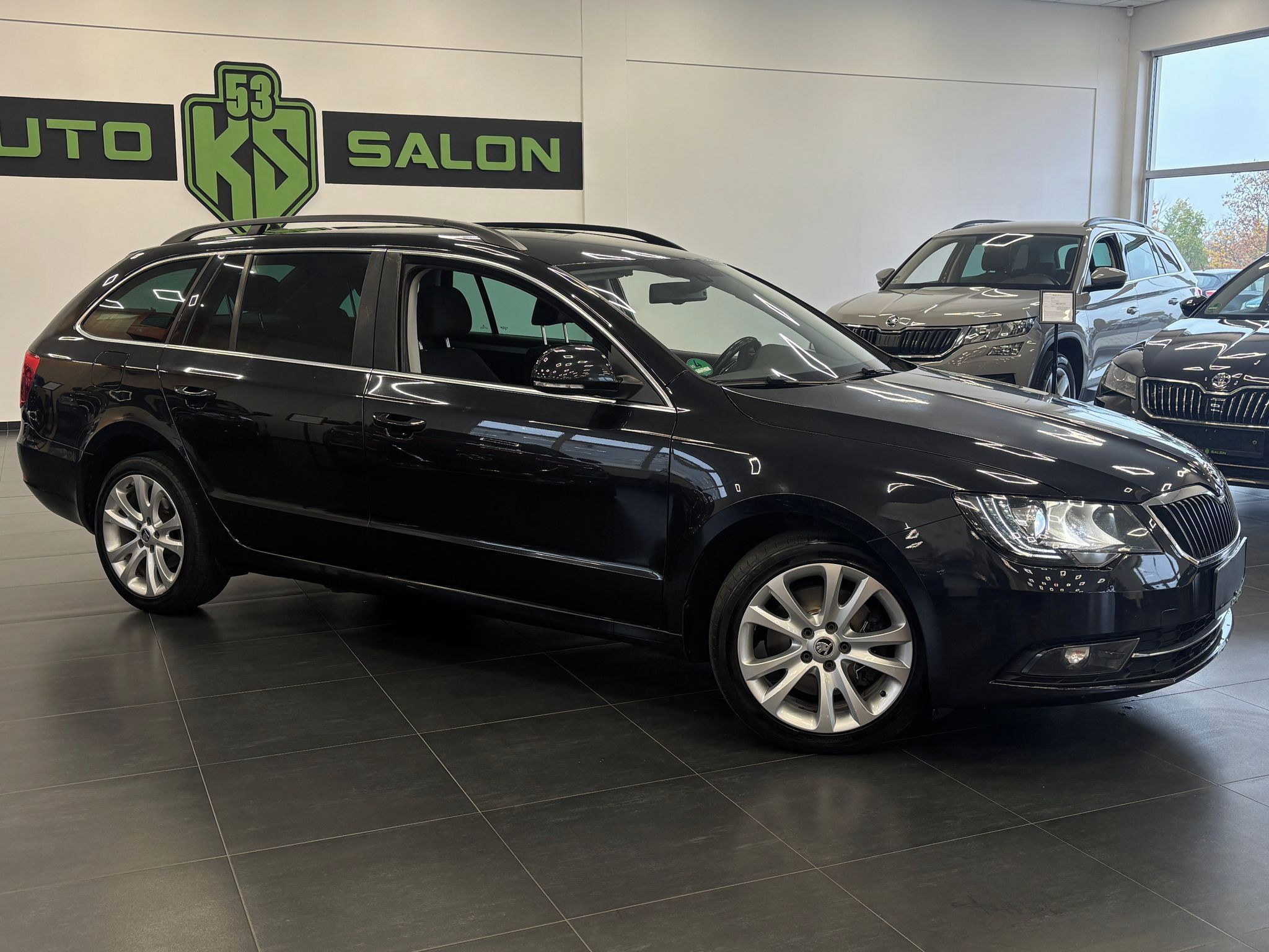 Škoda Superb, 2.0TDI DSG 103kW Xenon, Servis - fotka 2