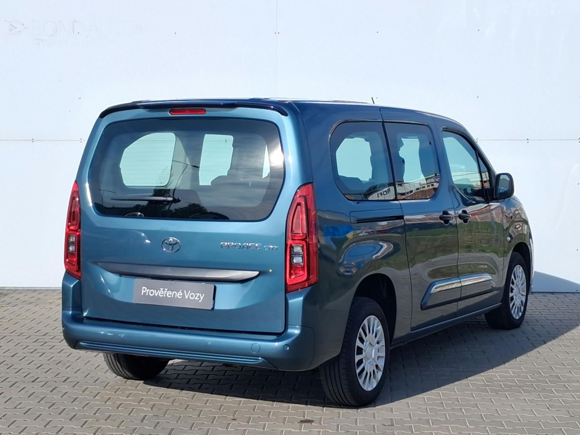 Toyota Proace City Verso, 1.5 D-4D Business Long AT - fotka 2