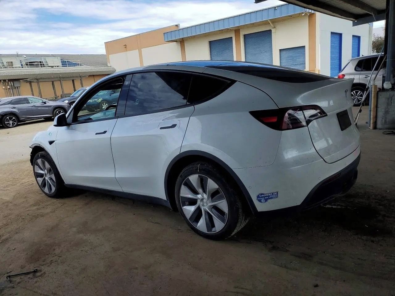 Tesla Model Y, Auto na cestě - fotka 4