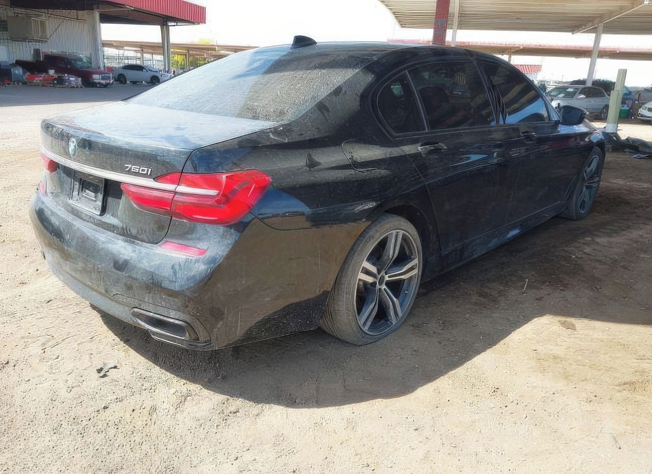 BMW Řada 7, Auto na cestě - fotka 4
