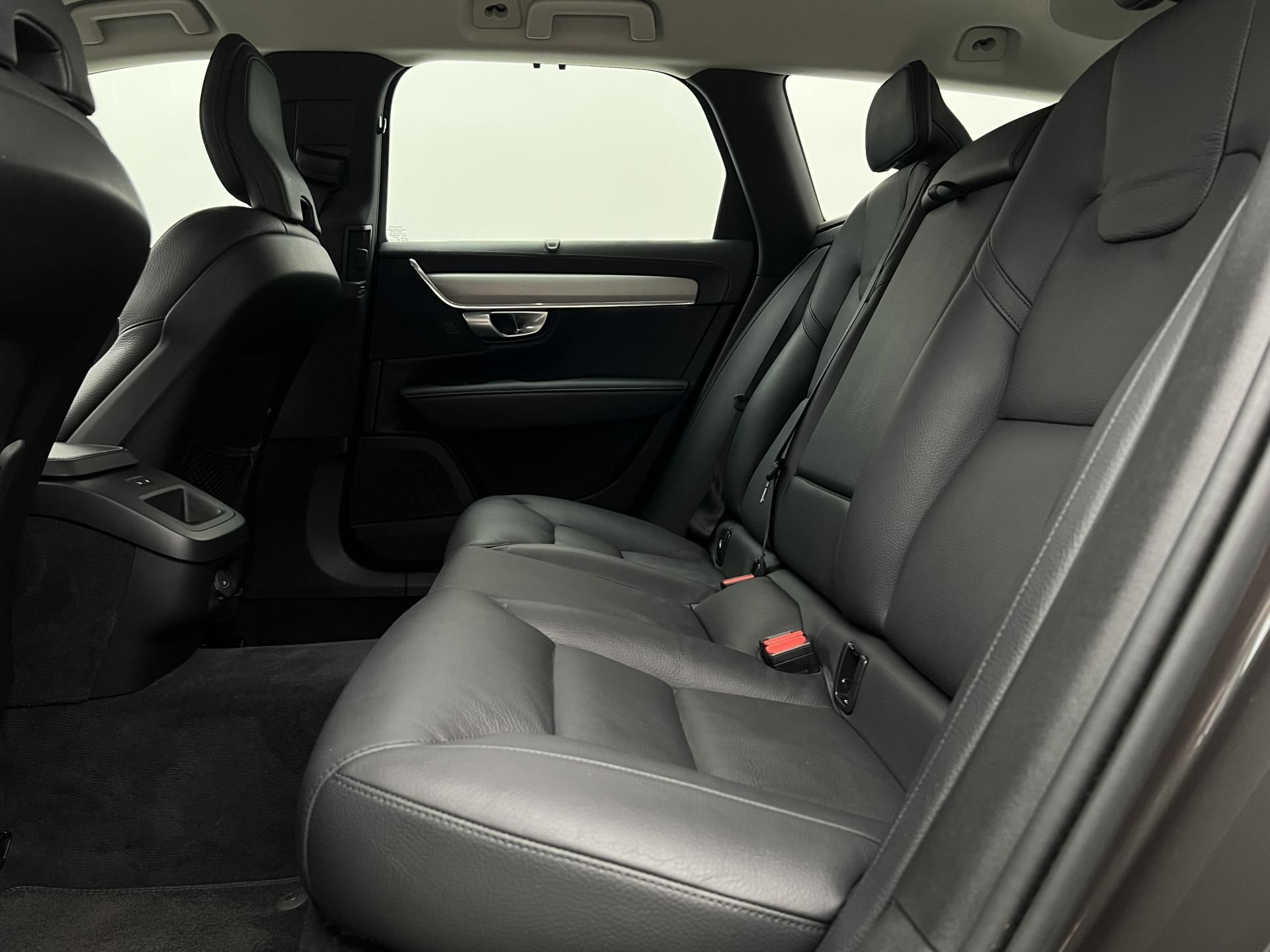 Volvo V90, B4 BRIGHT PLUS CZ 1. maj. - fotka 6