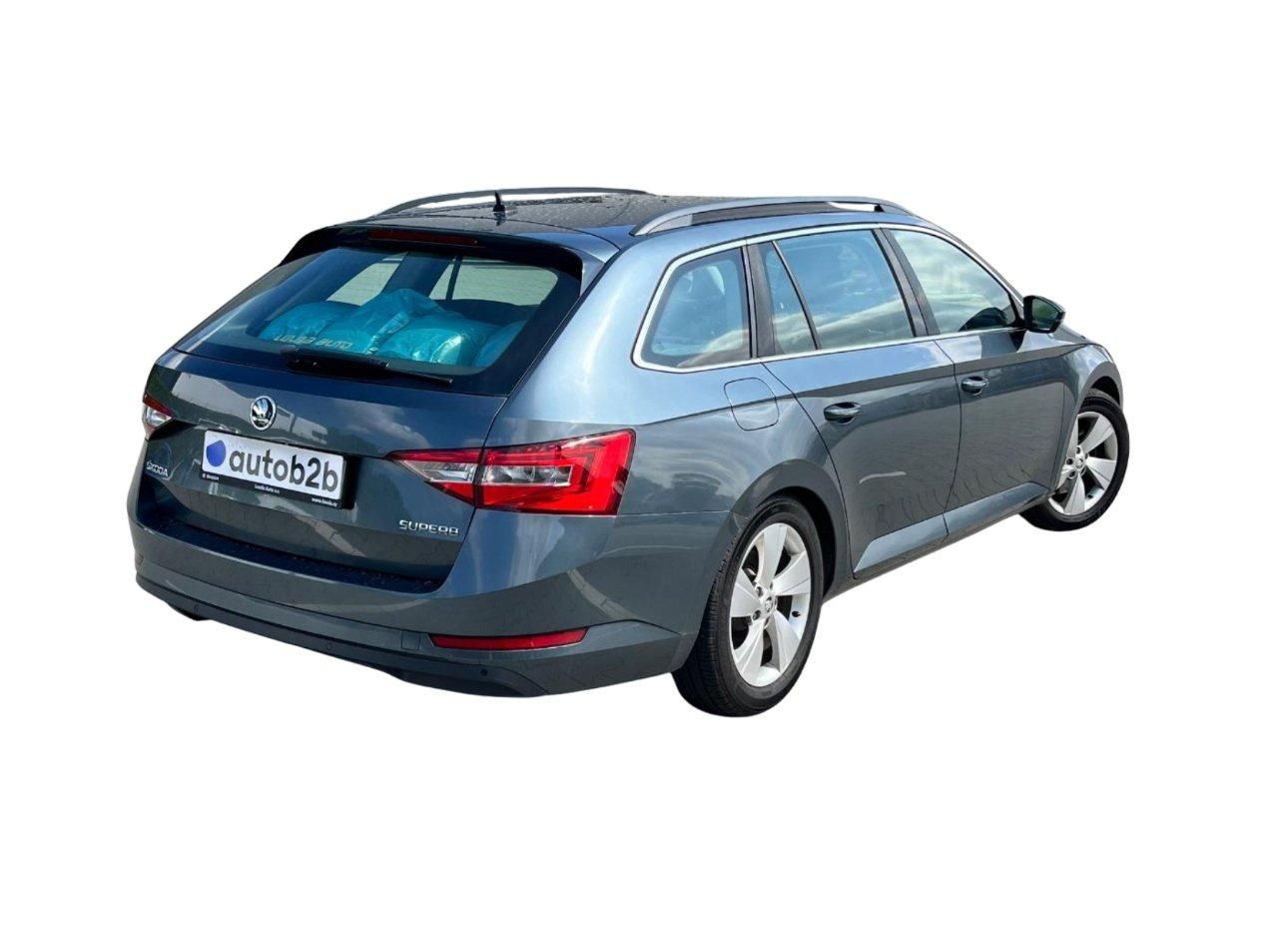 Škoda Superb - fotka 2