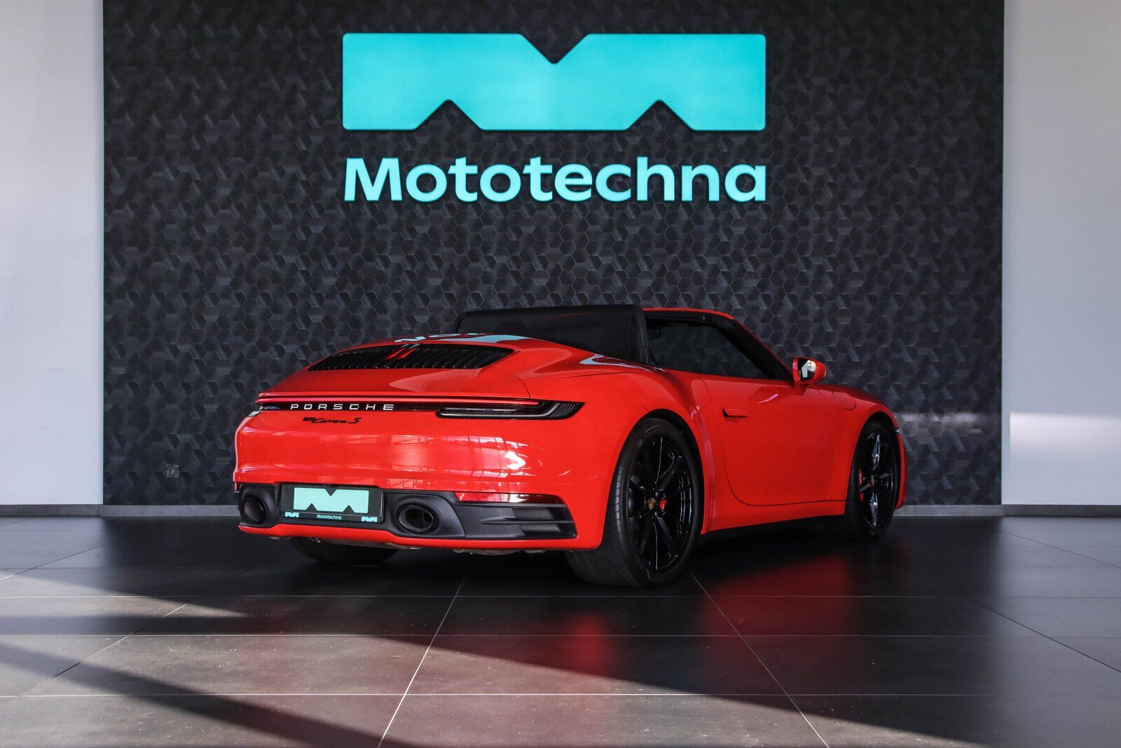 Porsche 911, Carrera S, Sport Chrono Paket - fotka 5