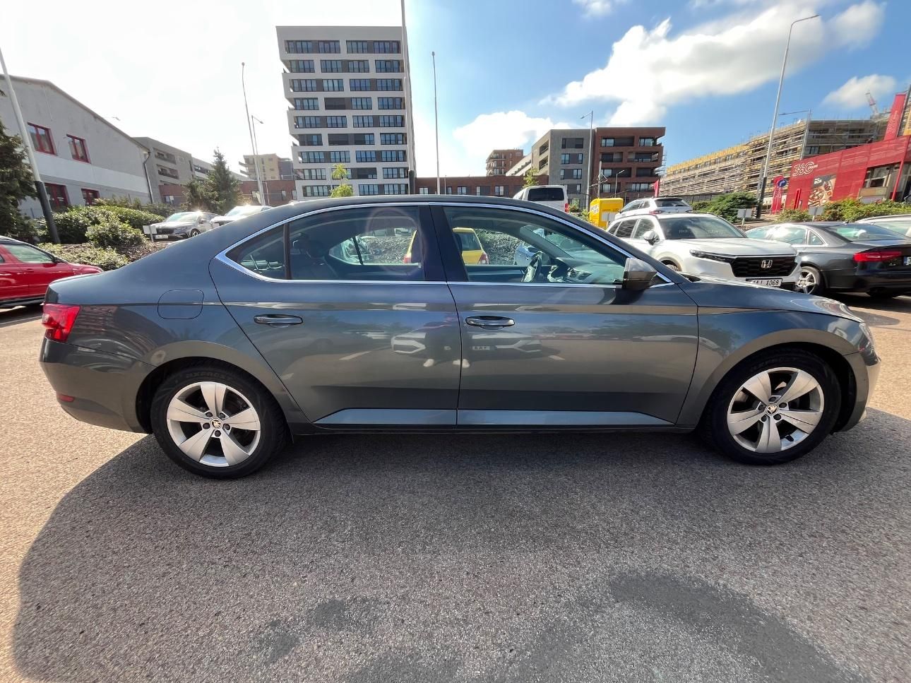 Škoda Superb - fotka 6