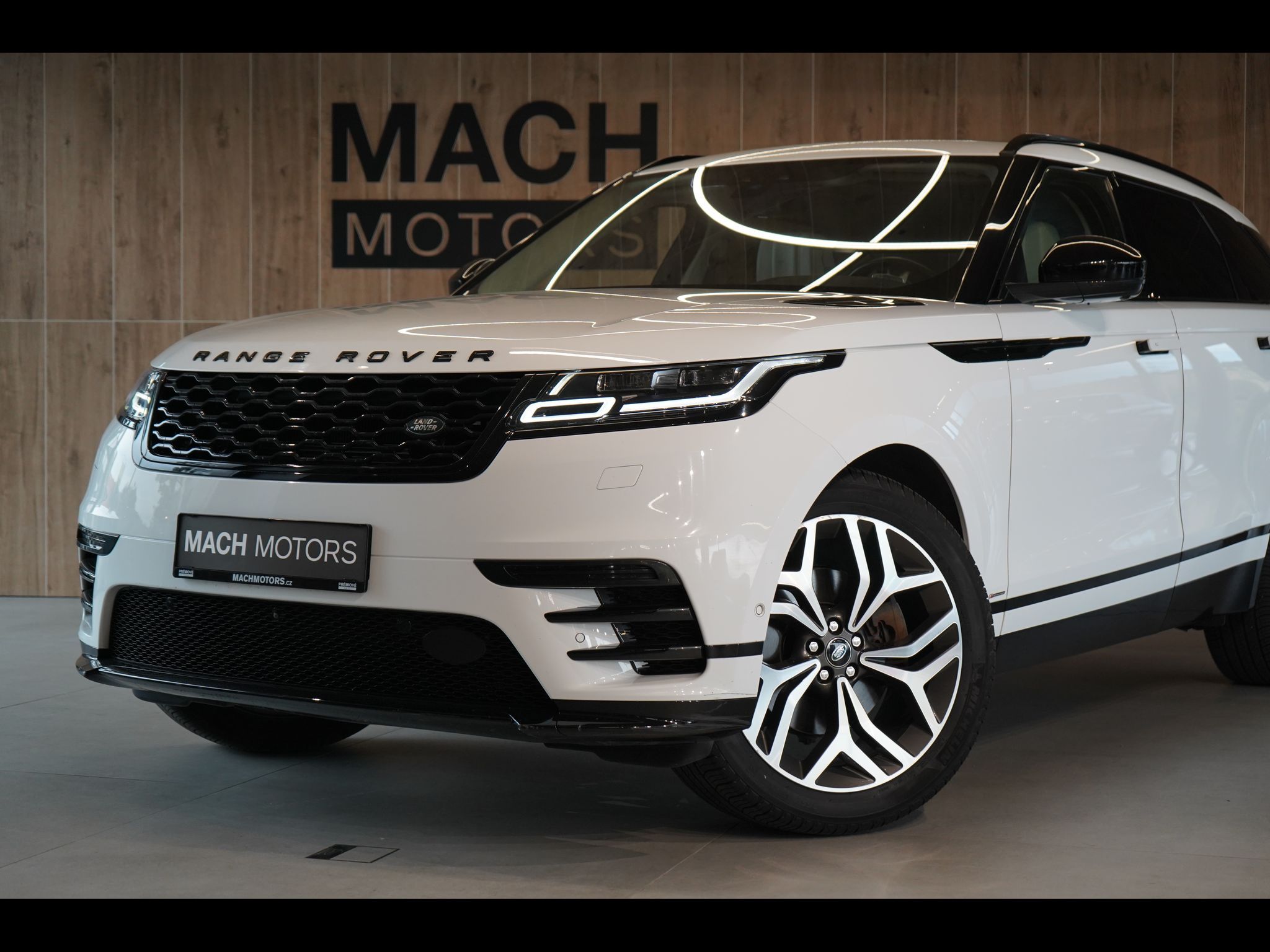 Land Rover Range Rover Velar, R-Dynamic HSE, Masáž, Vzduch - fotka 2