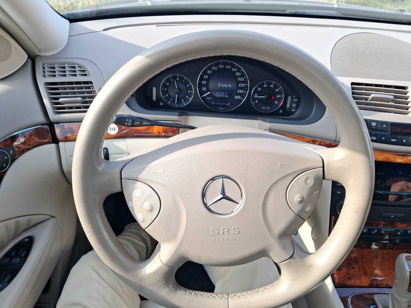 Mercedes-Benz Třídy E, 240, Automat, Kožené sedačky - fotka 3