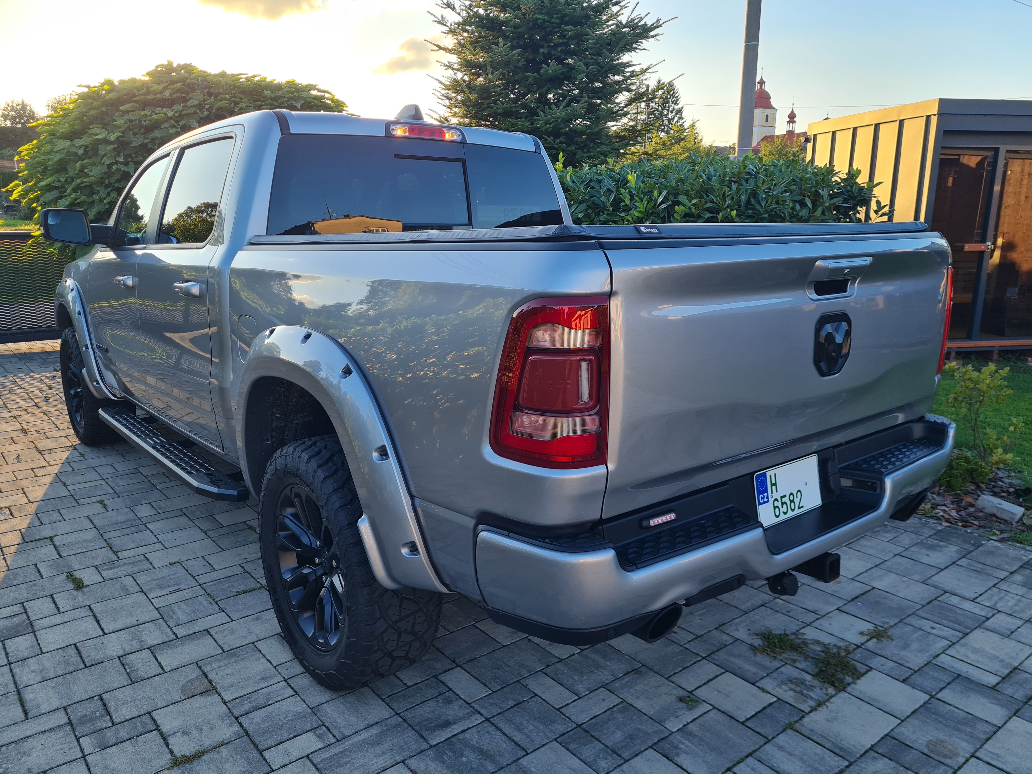Dodge Ram 1500, 5,7 Hemi,Laramie,Crew Cab,LPG - fotka 5