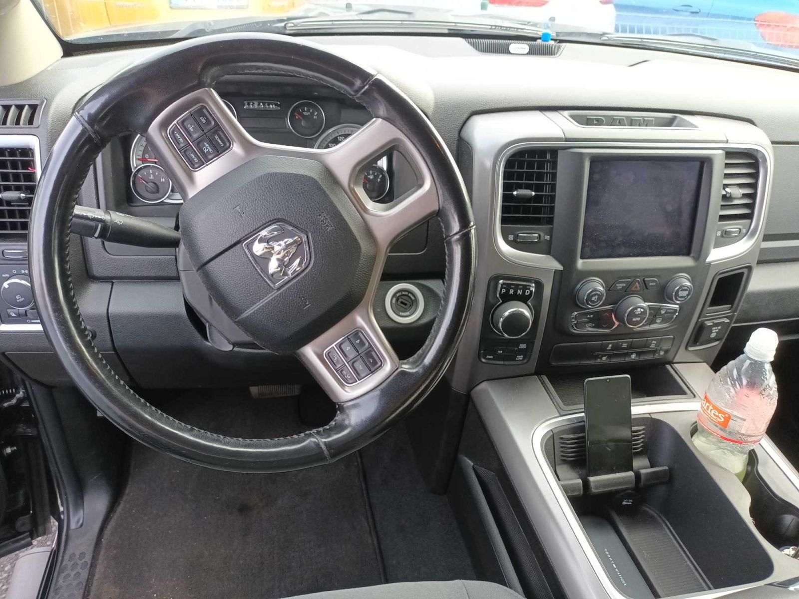RAM 1500, 5.7 V8 Hemi, 4X4, Automat - fotka 3
