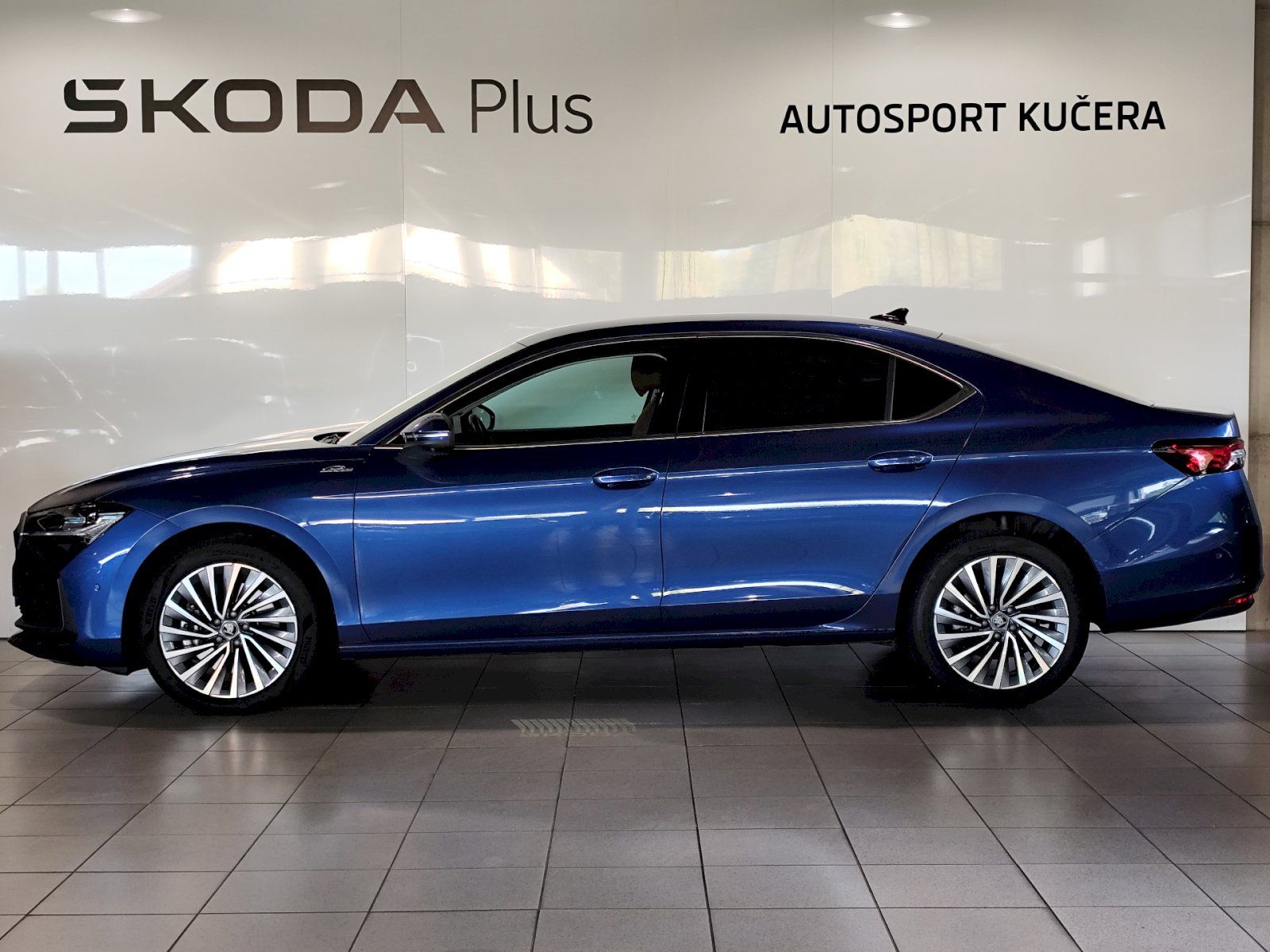 Škoda Superb, SUPERB 4x4 L&K  2.0 TDI CR 142 - fotka 3