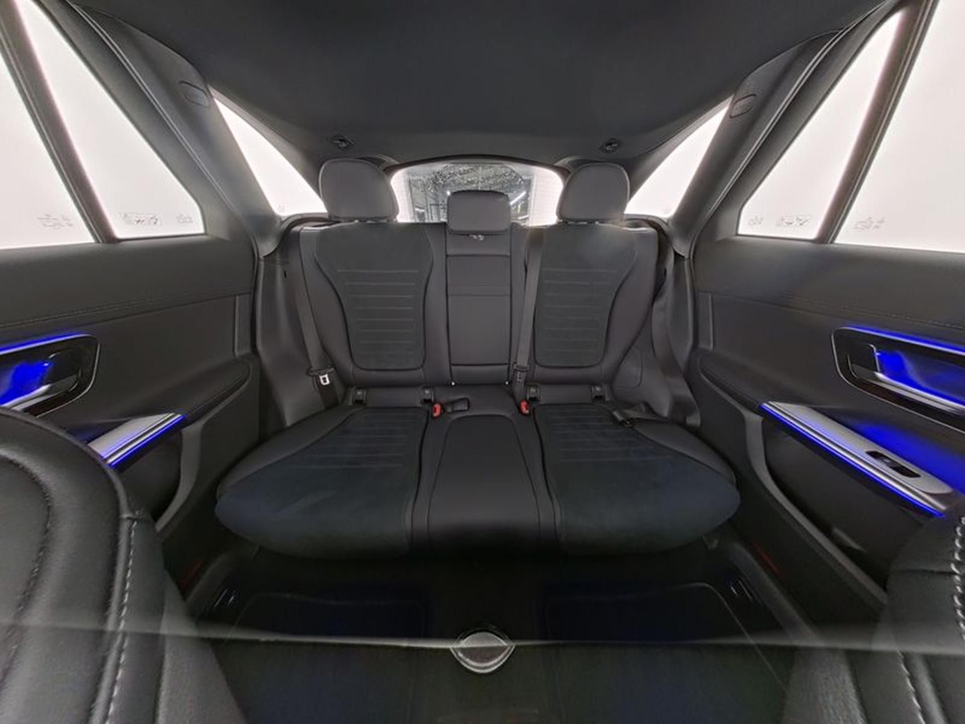Mercedes-Benz GLC, 220d AMG - fotka 6