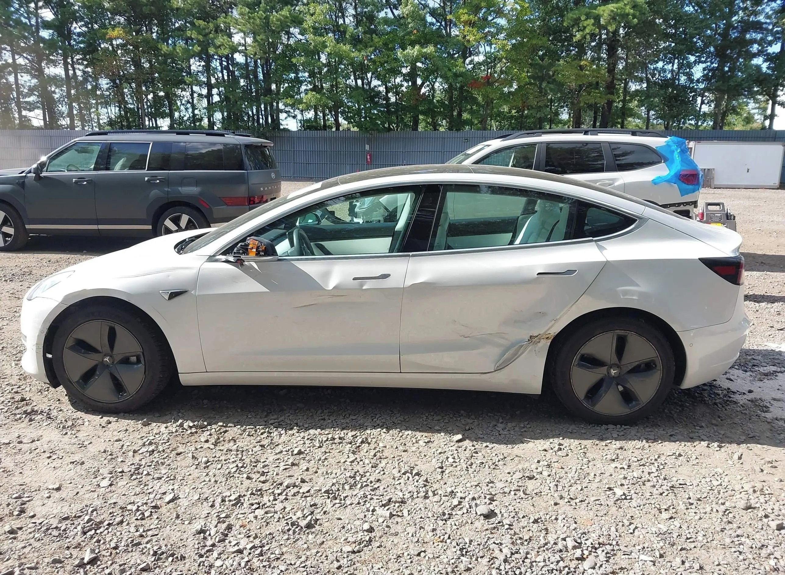 Tesla Model 3, Auto na cestě - fotka 4