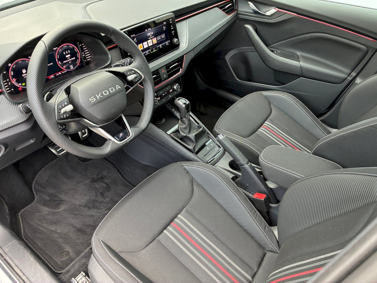 Škoda Scala, 1,0 TSI / 85 kW Monte Carlo DS - fotka 5