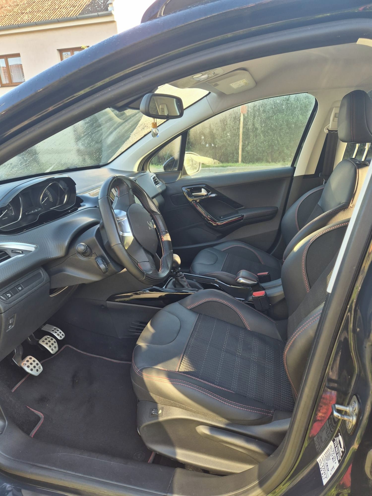 Peugeot 2008, Peugeot 2008, 1.2/96kW, GT-Lin - fotka 6