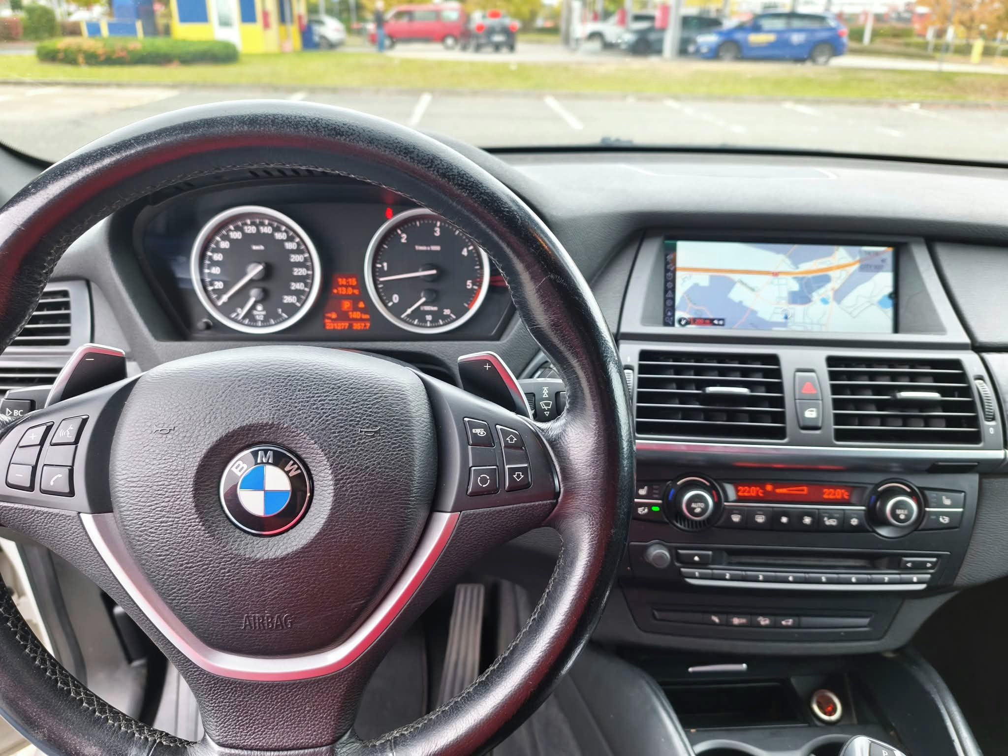 BMW X6, Alcantara, po velkém servisu - fotka 4