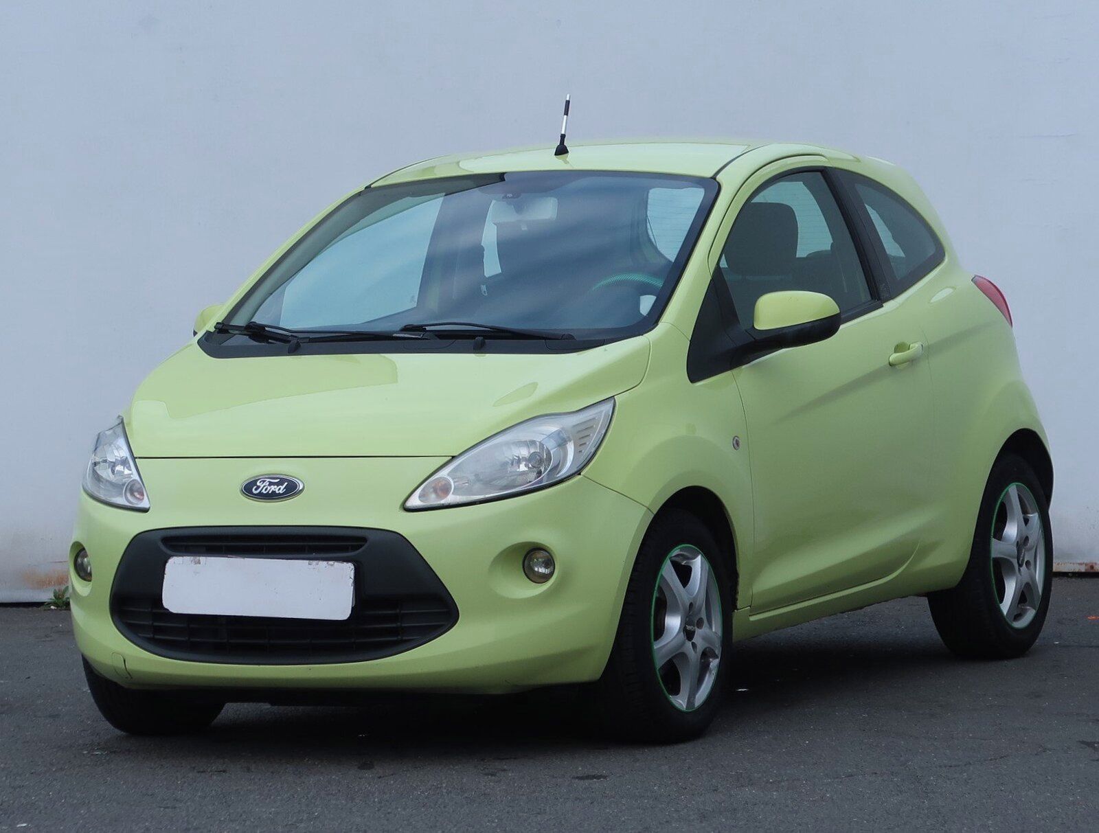 Ford Ka, 1.2 i, po STK, oblíbený vůz - fotka 2