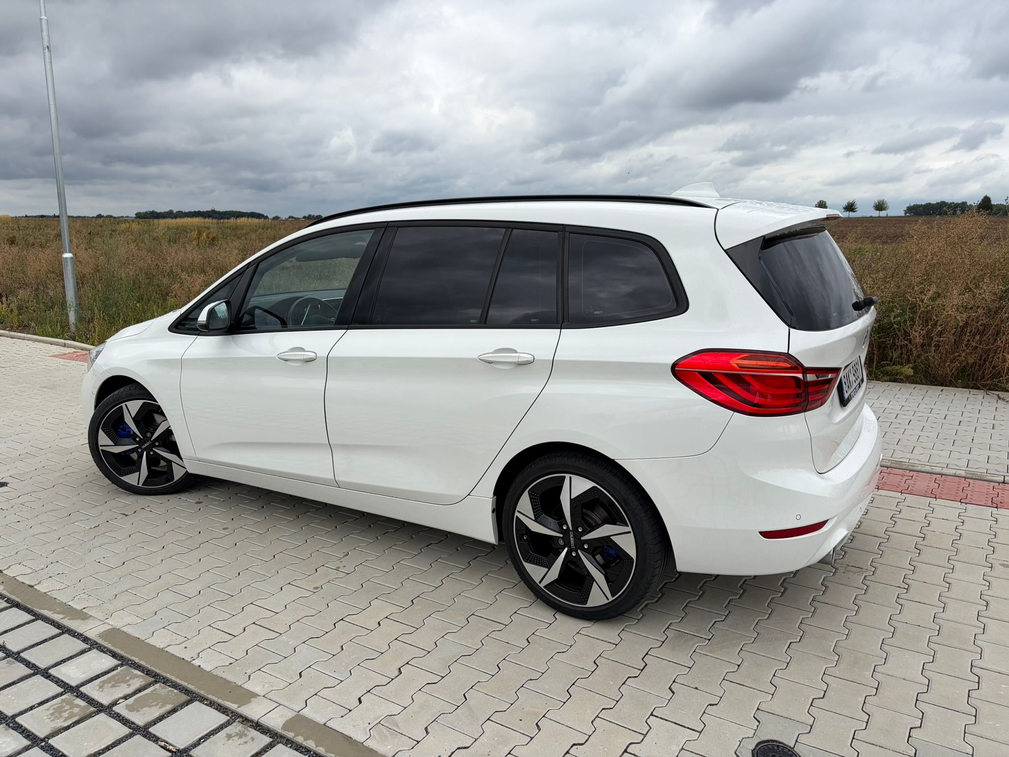 BMW Řada 2, 220i Gran Tourer 2021 TOP STAV - fotka 3