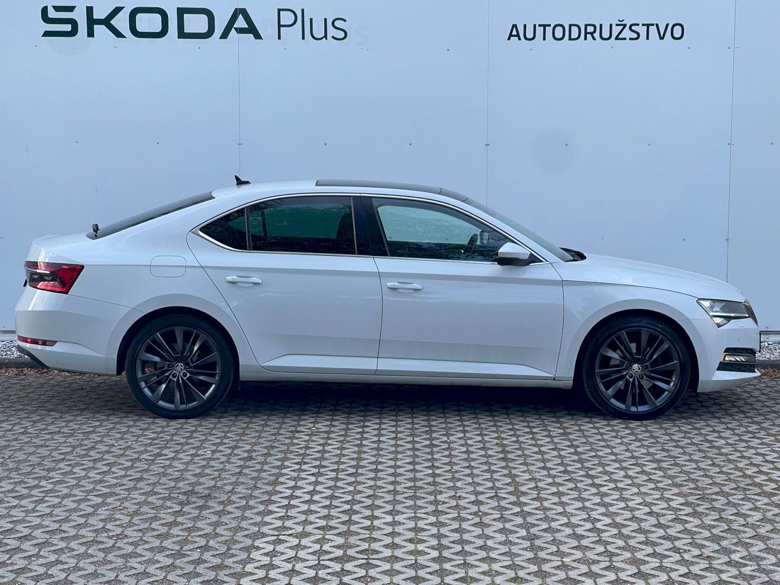 Škoda Superb, 2.0 TDi / 110 kW Style Plus - fotka 3