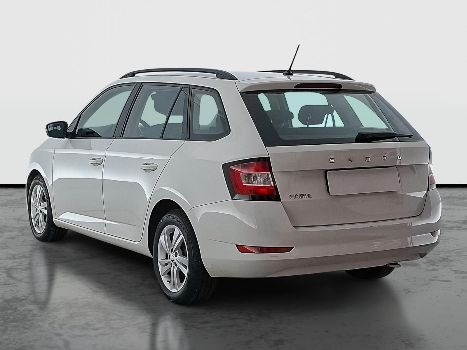 Škoda Fabia, 1.0 TSI, Ambition, ČR,1.maj - fotka 4