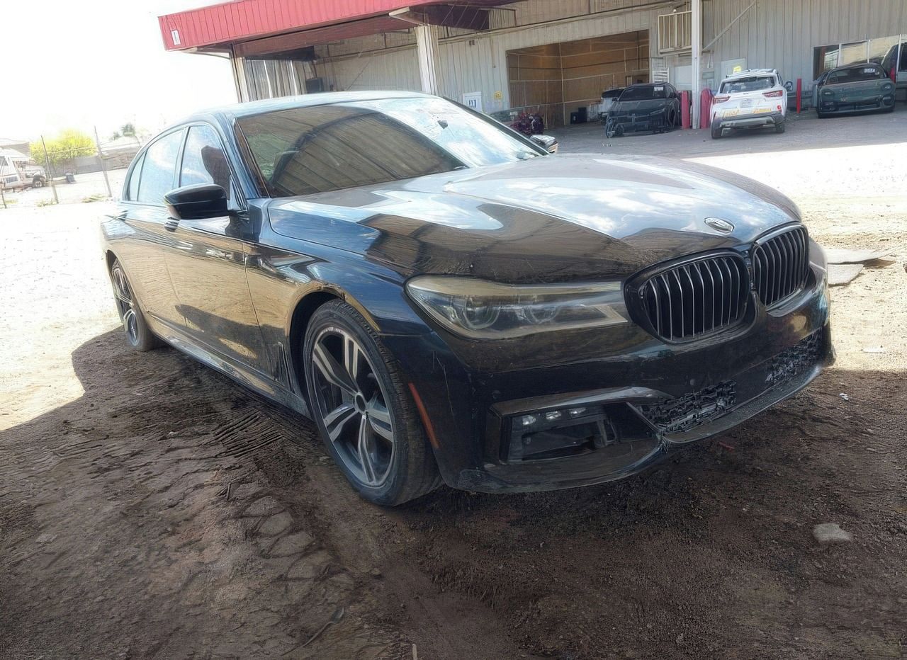 BMW Řada 7, Auto na cestě - fotka 2