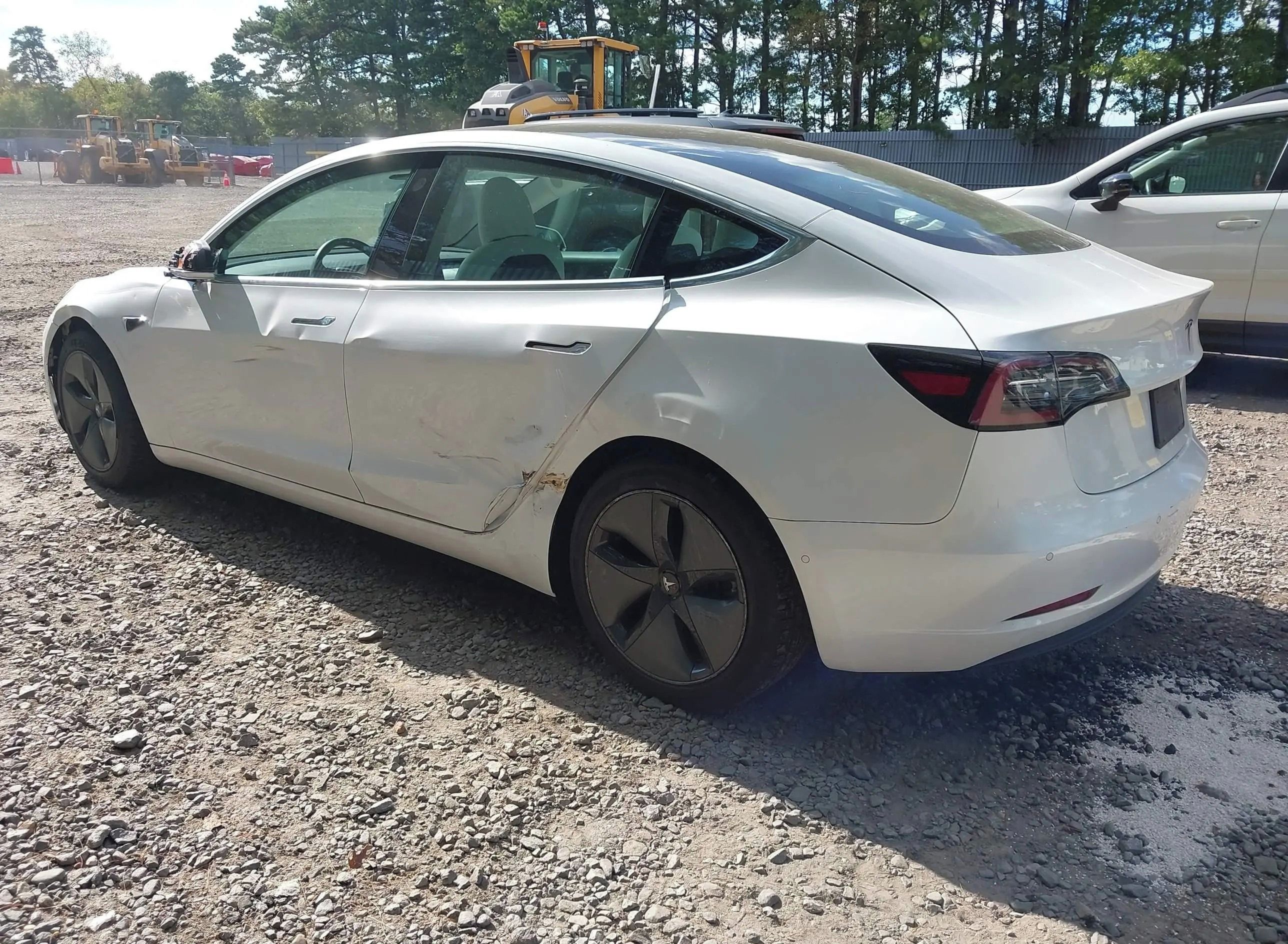 Tesla Model 3, Auto na cestě - fotka 5