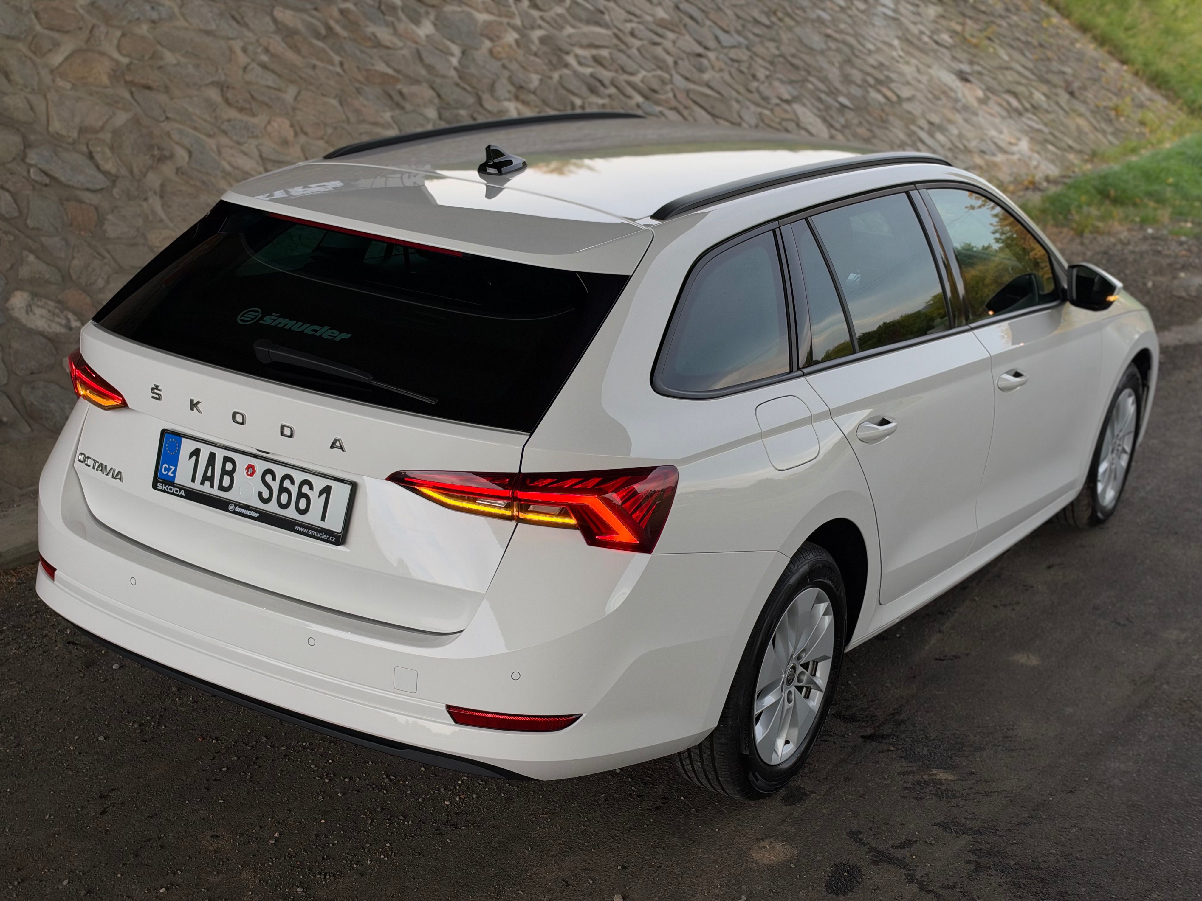 Škoda Octavia, 2.0 TDI Ambition+ Combi Matrix - fotka 4