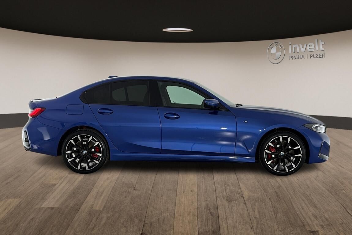 BMW Řada 3, 330e xDrive - fotka 2
